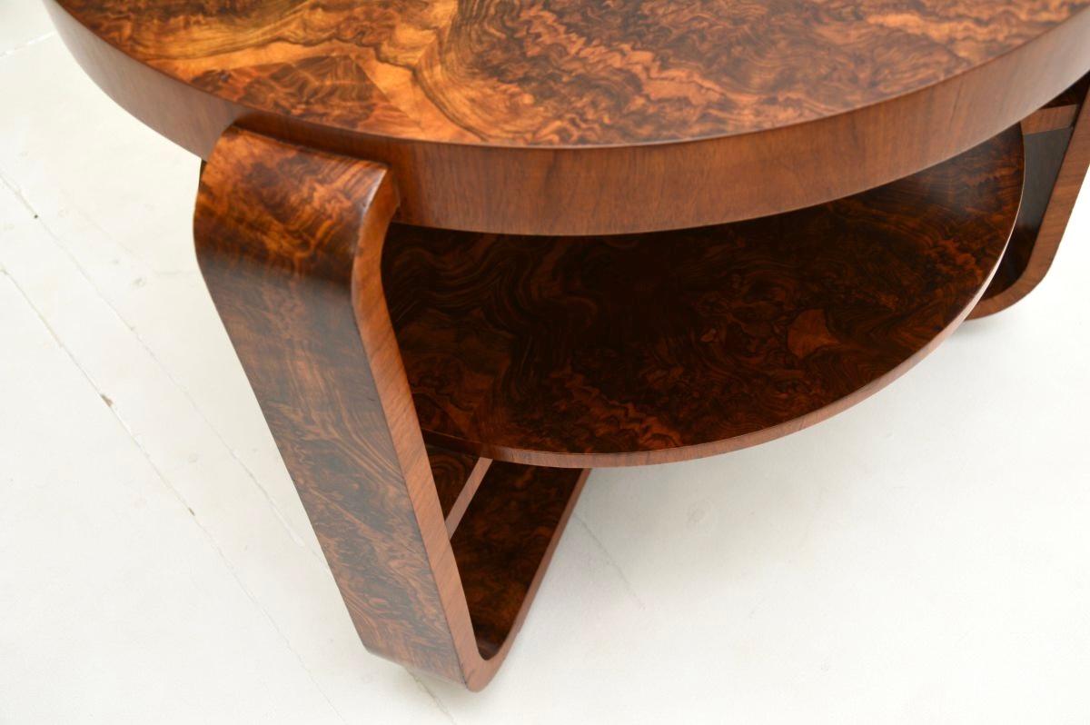 Noyer Grande table basse Art Déco en ronce de noyer en vente