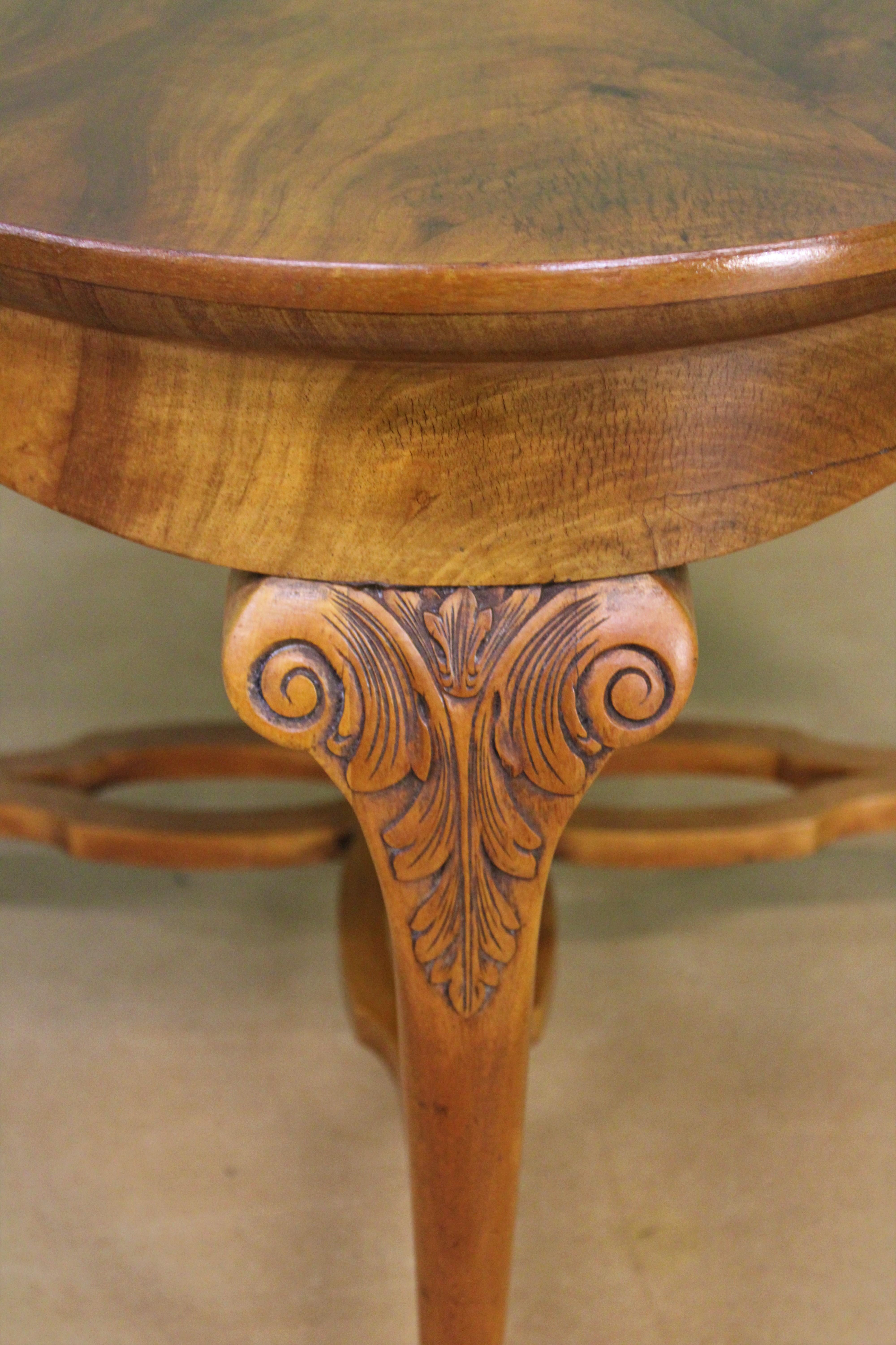 Large Burr Walnut Shaped Top Coffee Table In Good Condition For Sale In Poling, West Sussex