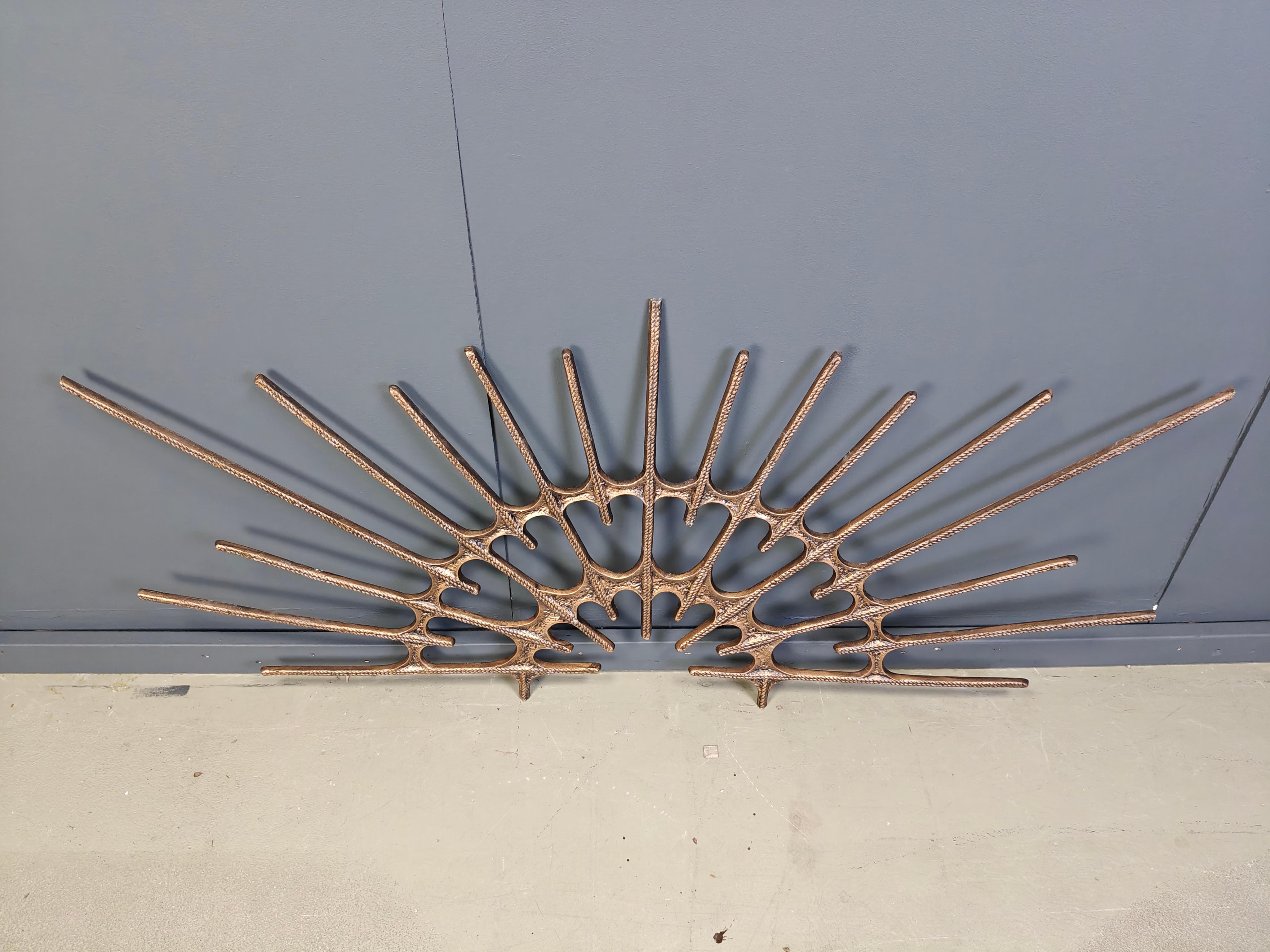 Architectural brutalist wall mounted sculpture made from cast metal.

Imposing wall sculpture

1970s - Belgium

Height: 85cm
Width: 185cm

Ref.: 2508120401

*All images are always part of the description, our vintage items always are subjected to