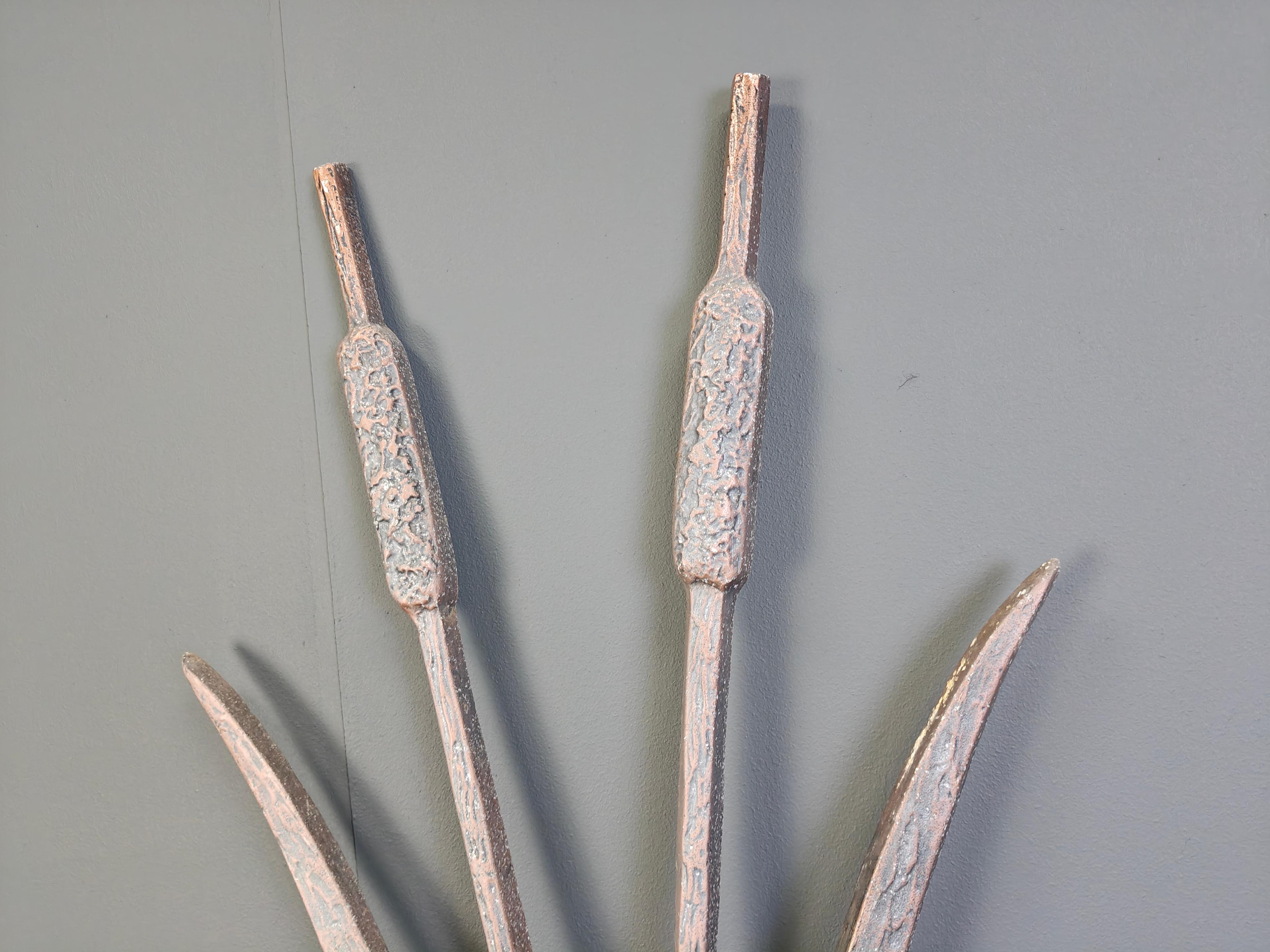 Architectural brutalist wall mounted sculpture made from cast metal. - Cat tail shaped.

Imposing wall sculpture

1970s - Belgium

Height: 200cm
Width: 95cm

Ref.: 2508120402

*All images are always part of the description, our vintage items always