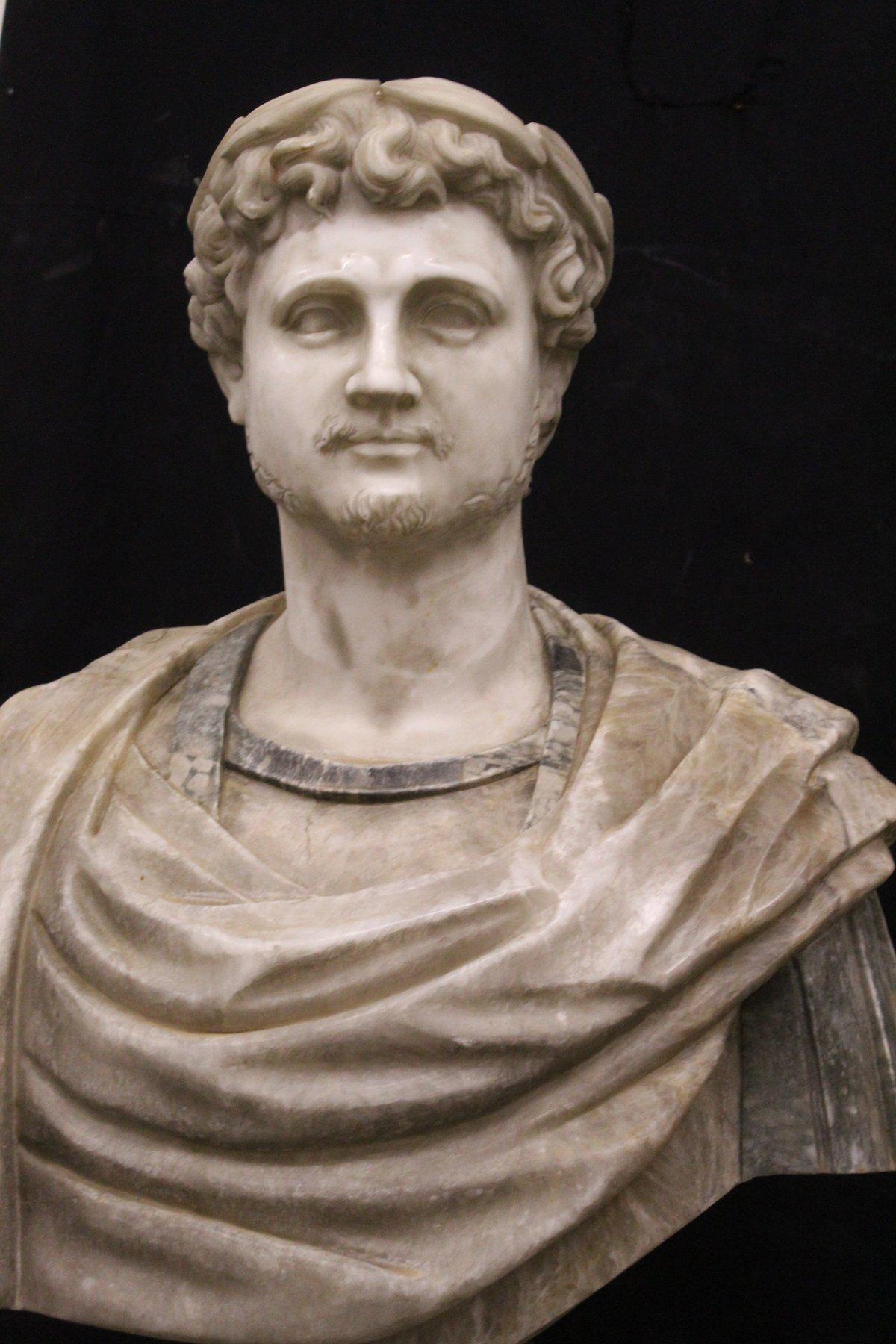 XX secolo Grande busto di imperatore in vendita