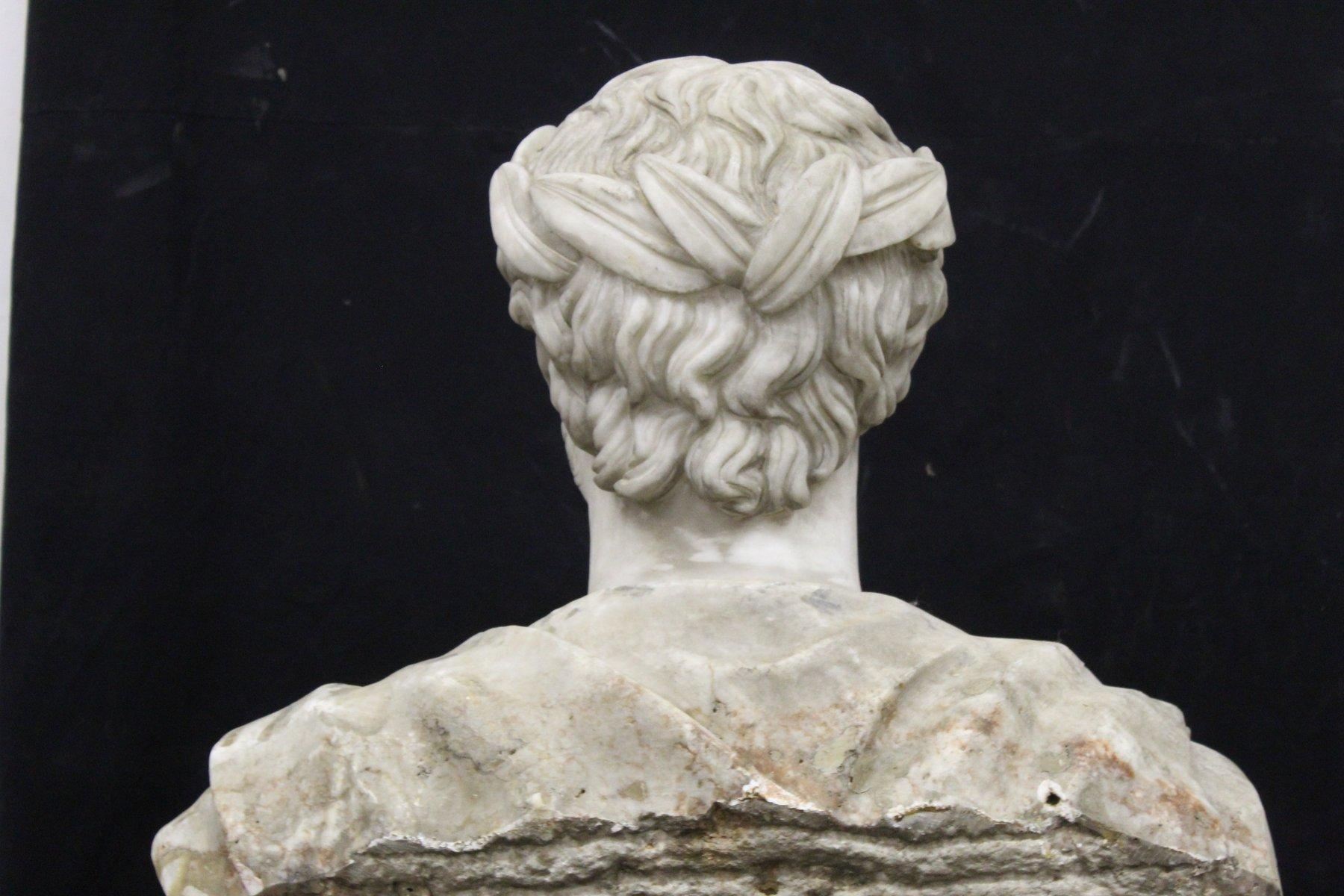 Marmo Grande busto di imperatore in vendita