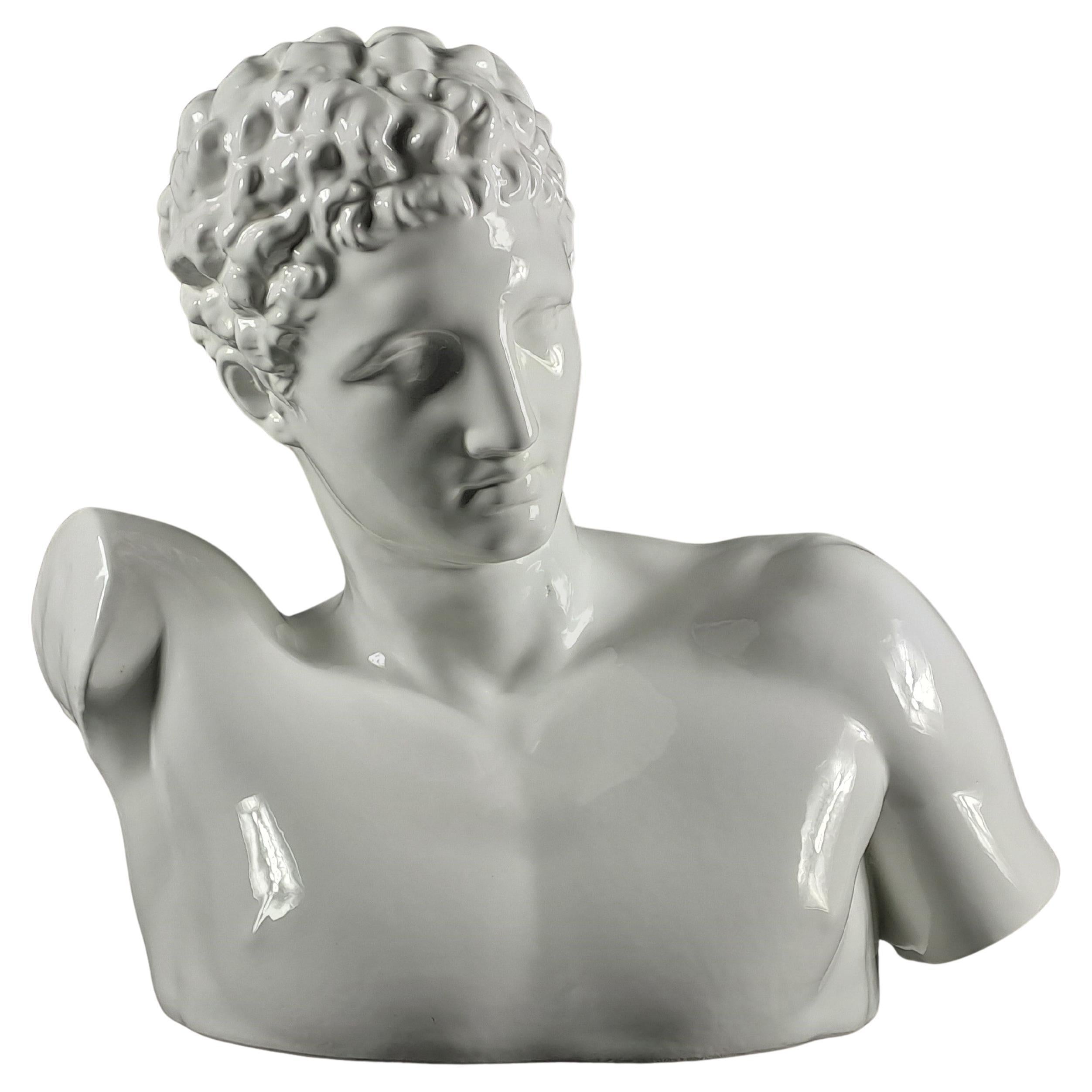 Busto grande de Hermes en cerámica emaillada blanca