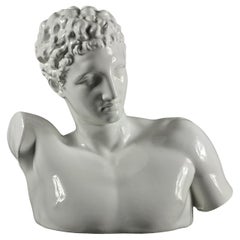 Busto grande de Hermes en cerámica emaillada blanca