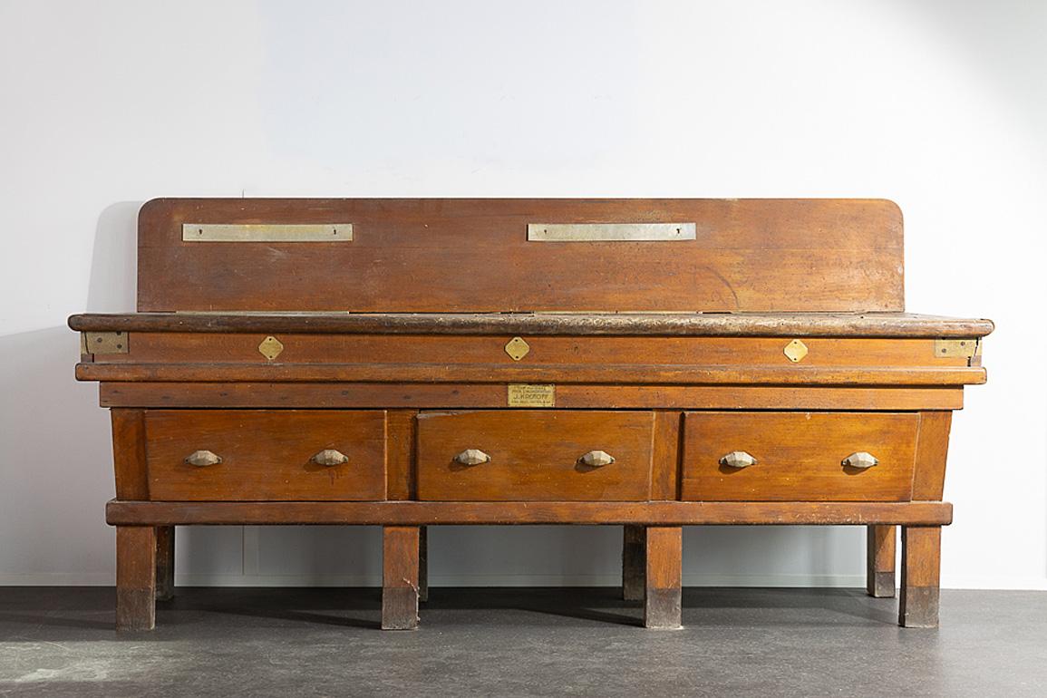 large butcher's block circa 1930 In Good Condition For Sale In Saint-Ouen, FR