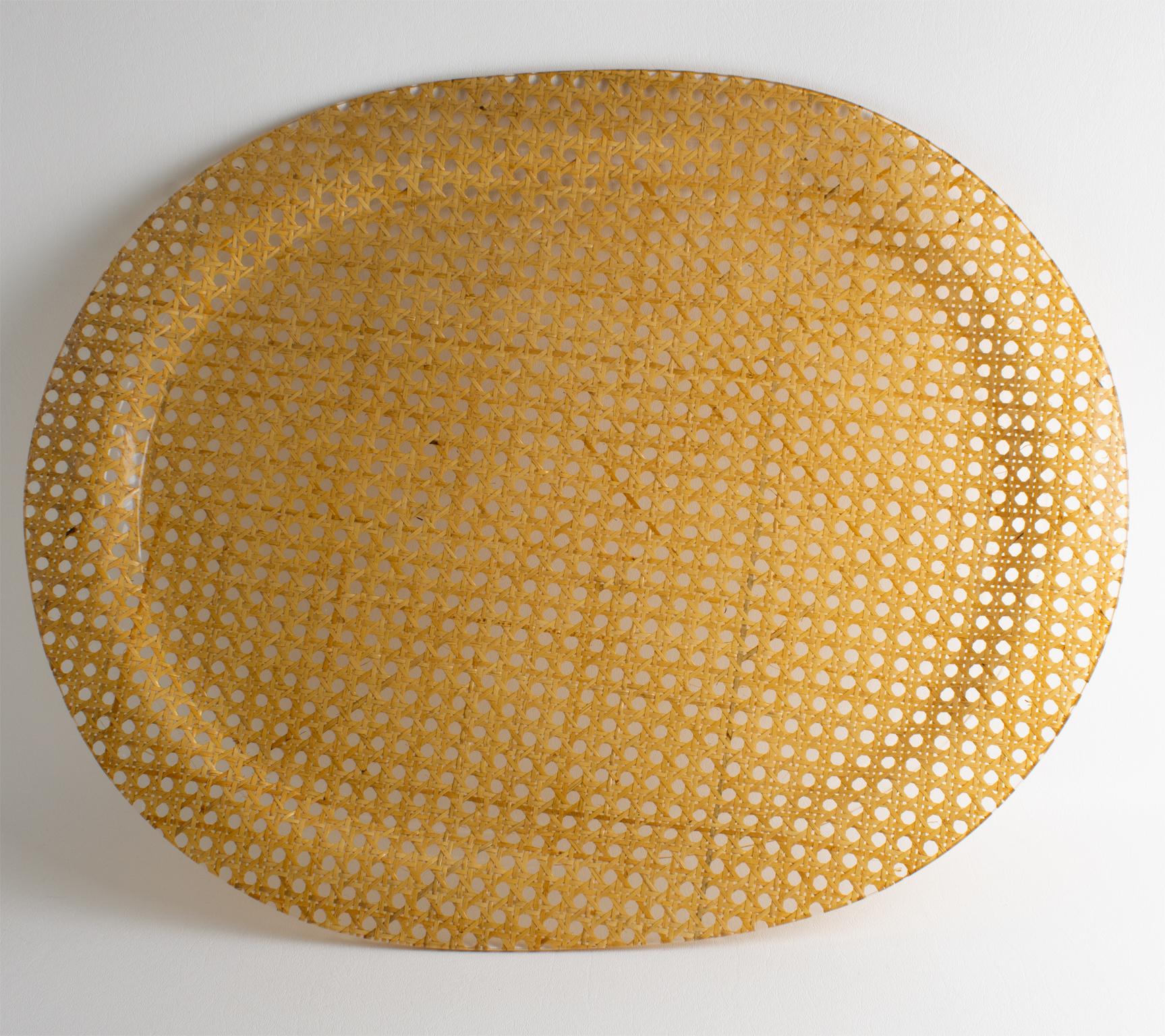 Großes Butler-Bar-Tablett aus Lucit und Rattan, um 1970 im Angebot 2