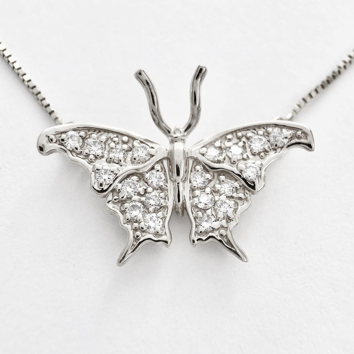 Taille brillant Grand collier papillon en diamant avec vue sur le devant / or blanc en vente