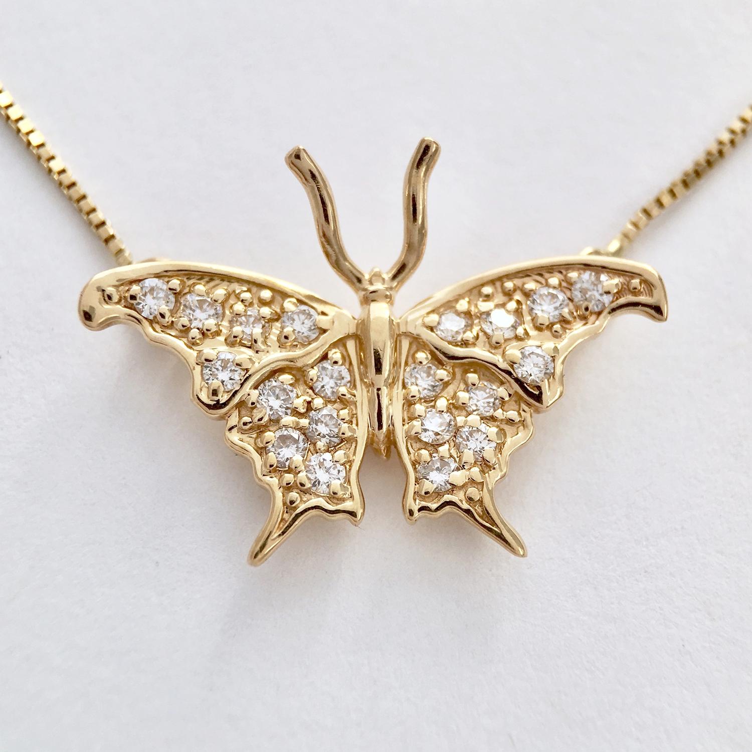 Brilliant Cut Large Butterfly Diamond Necklace / Yellow Gold For Sale