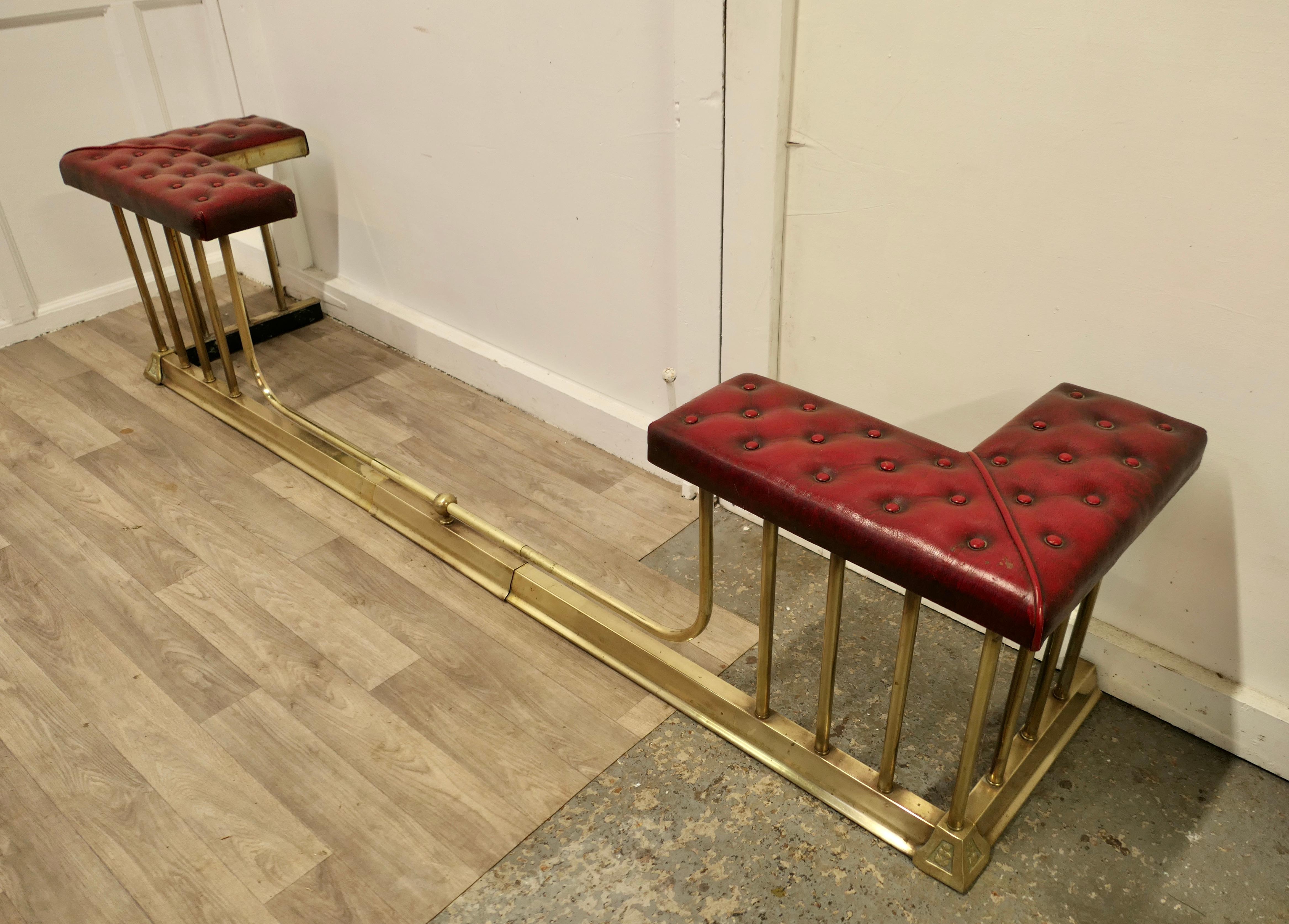 Large Buttoned Leather Extending Brass Club Fender  This is an elegant piece For Sale 2