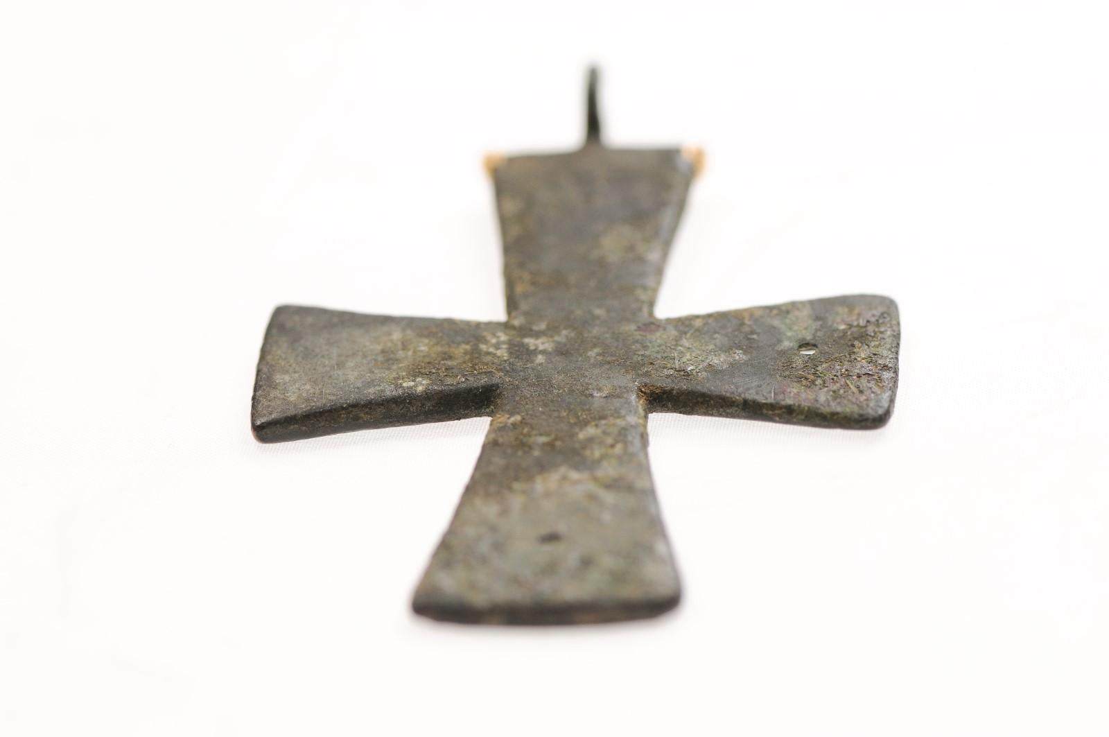 Grande croix byzantine en bronze avec or 21 carats en vente 5
