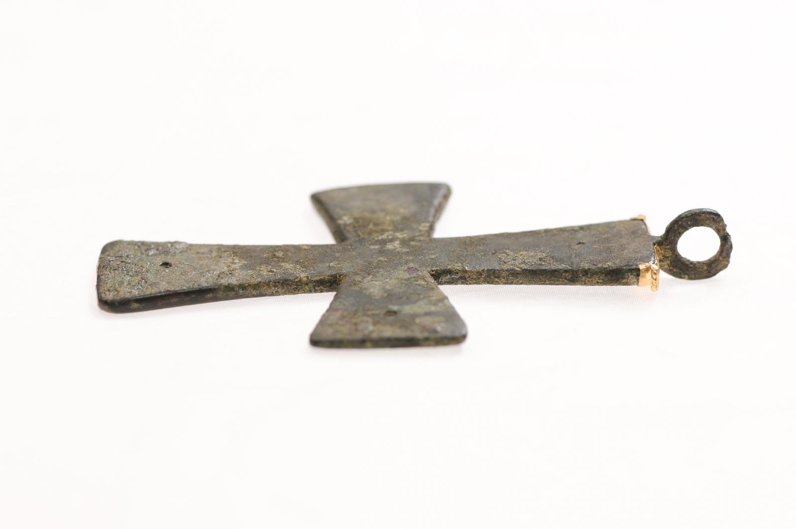 Grande croix byzantine en bronze avec or 21 carats en vente 6