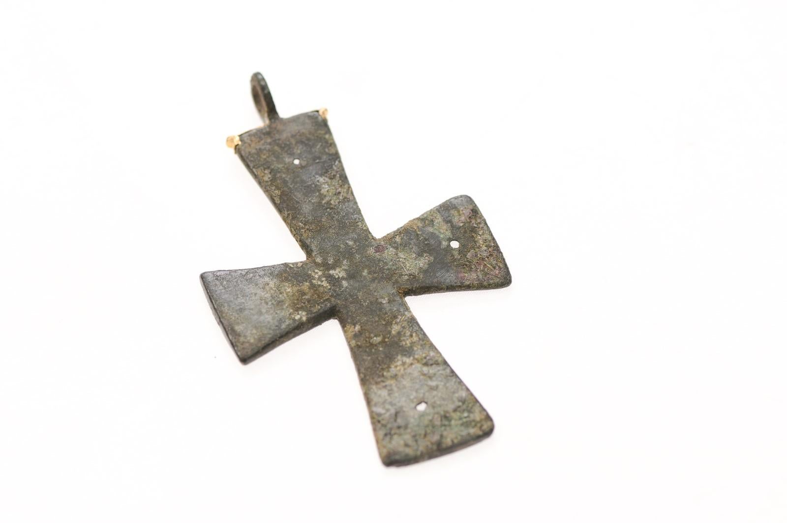 Grande croix byzantine en bronze avec or 21 carats Excellent état - En vente à Atlanta, GA
