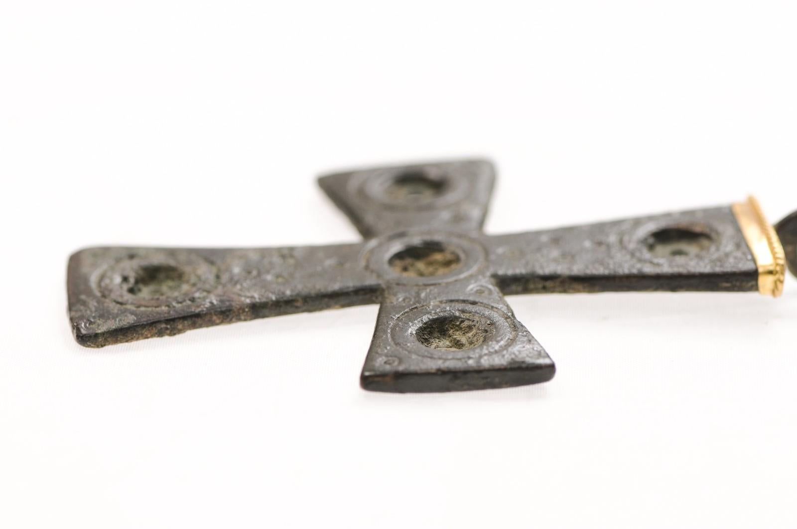 Grande croix byzantine en bronze avec or 21 carats en vente 2