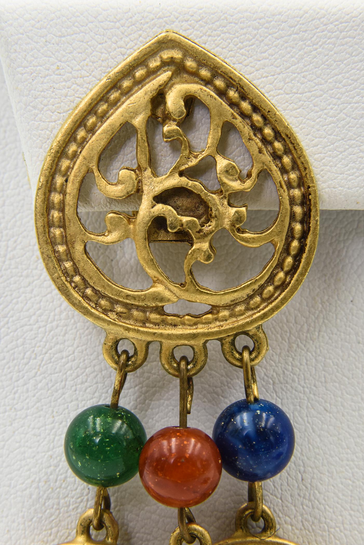 Große baumelnde Chip-on-Ohrringe im byzantinischen Stil in Goldtönen im Angebot 2
