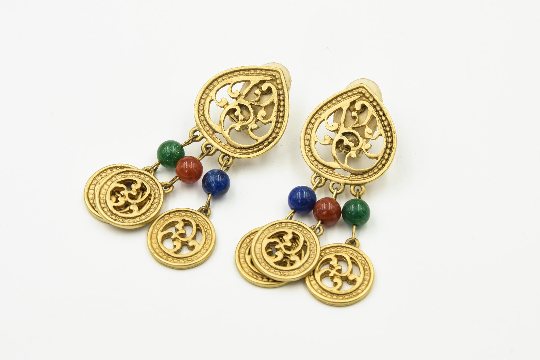 Große baumelnde Chip-on-Ohrringe im byzantinischen Stil in Goldtönen im Angebot 3