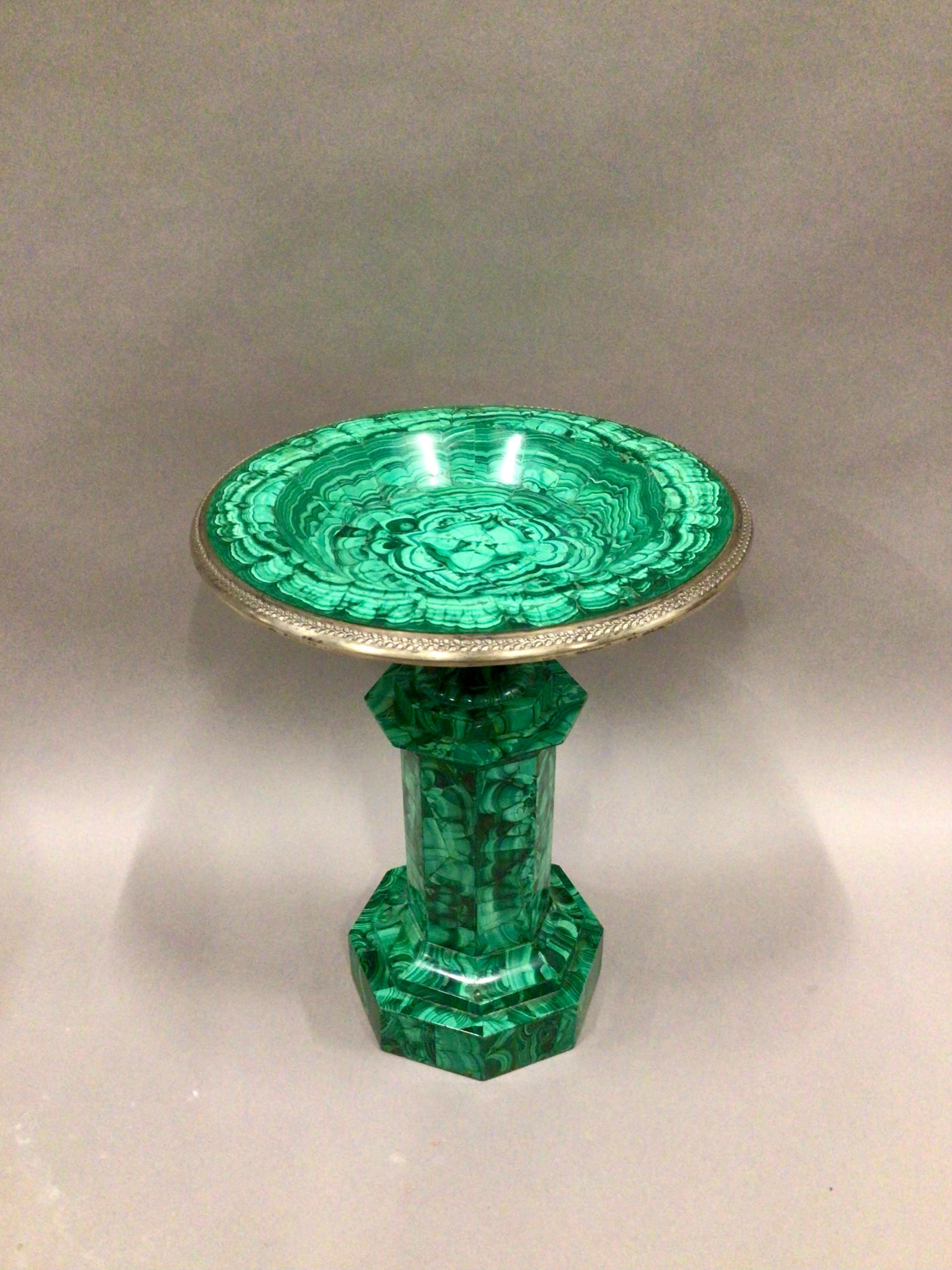 Exceptional Large C19th Malachite Tazza In Good Condition For Sale In Shipston-On-Stour, GB