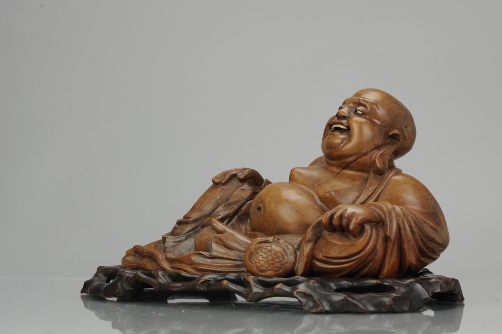 Grande statue chinoise en bois sculpté datant d'environ 1900 représentant un Bouddha riant en vente 6