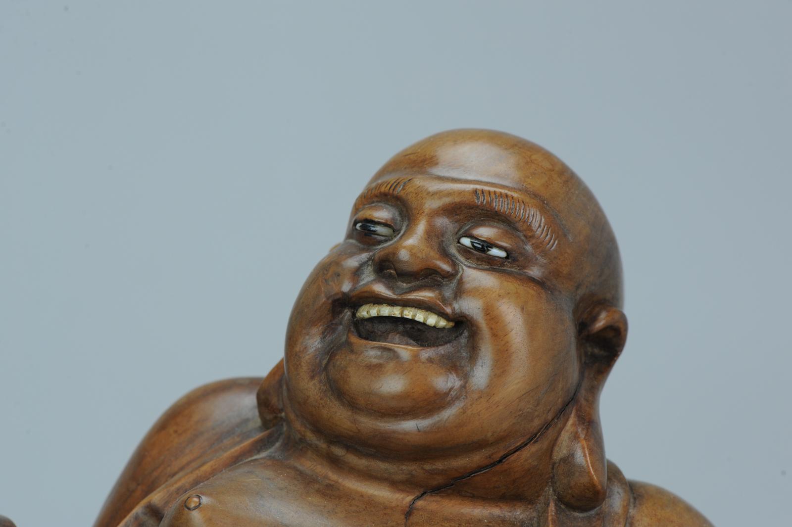 Grande statue chinoise en bois sculpté datant d'environ 1900 représentant un Bouddha riant en vente 9