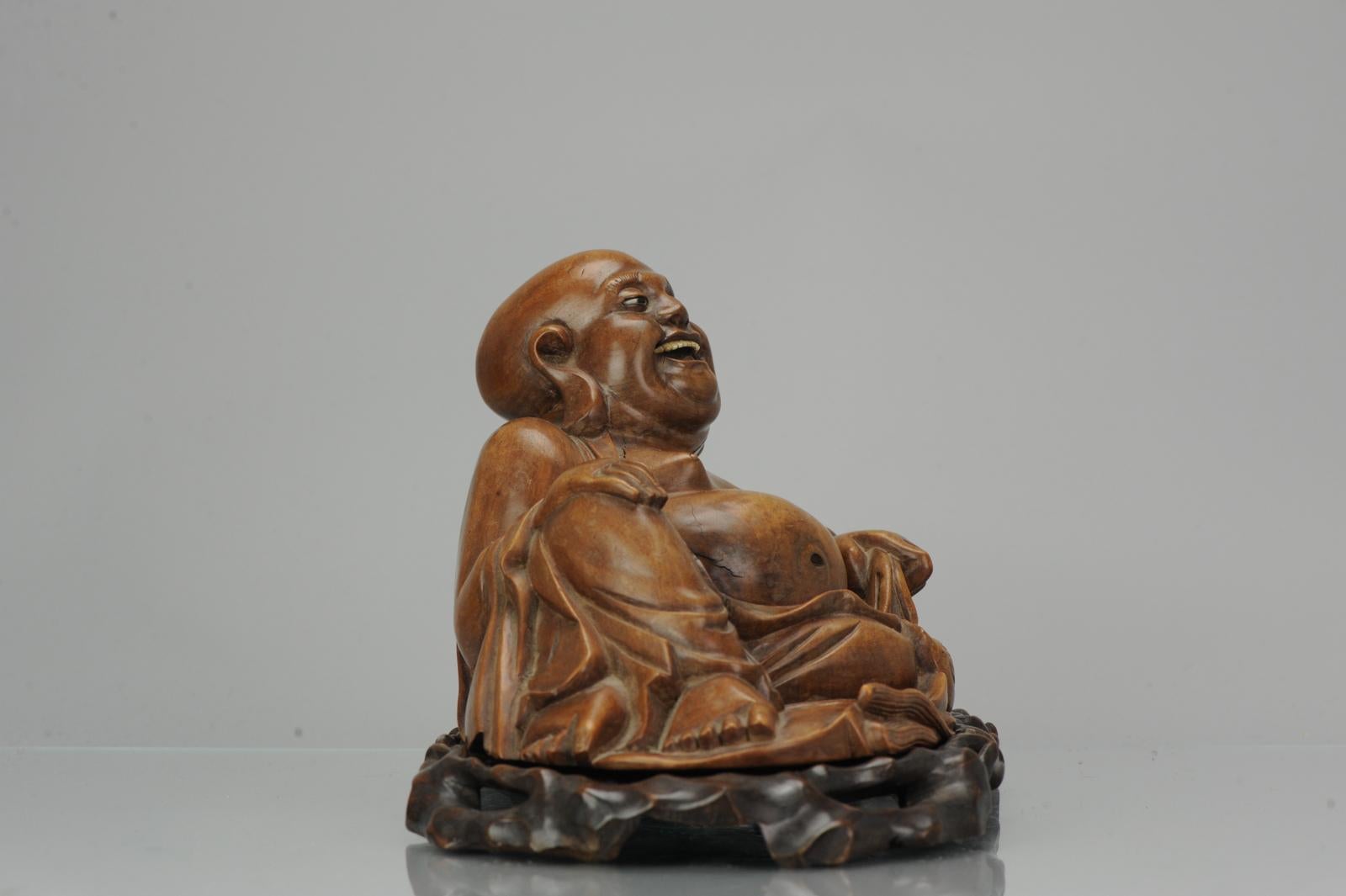 Grande statue chinoise en bois sculpté datant d'environ 1900 représentant un Bouddha riant Bon état - En vente à Amsterdam, Noord Holland