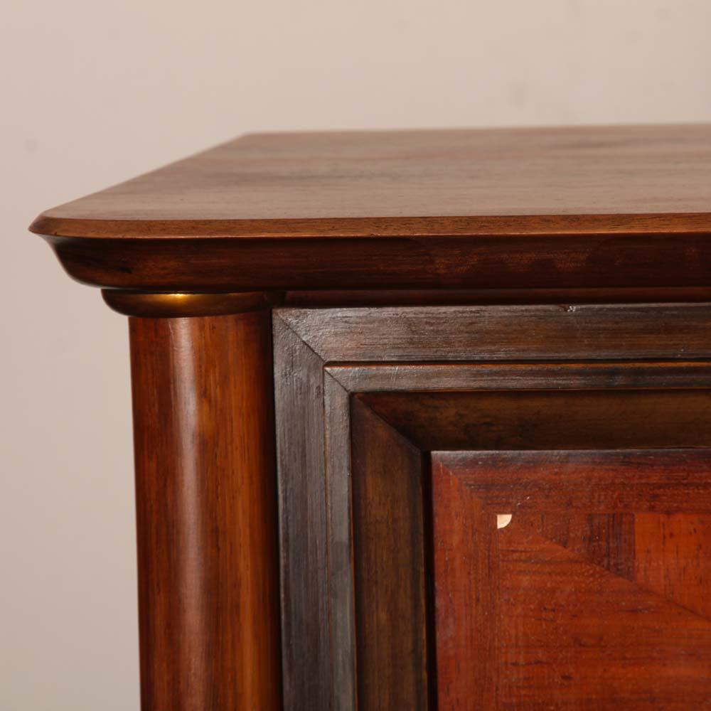 Francese Large cabinet in mahogany, oak and mother-of-pearl from the 1940s in vendita