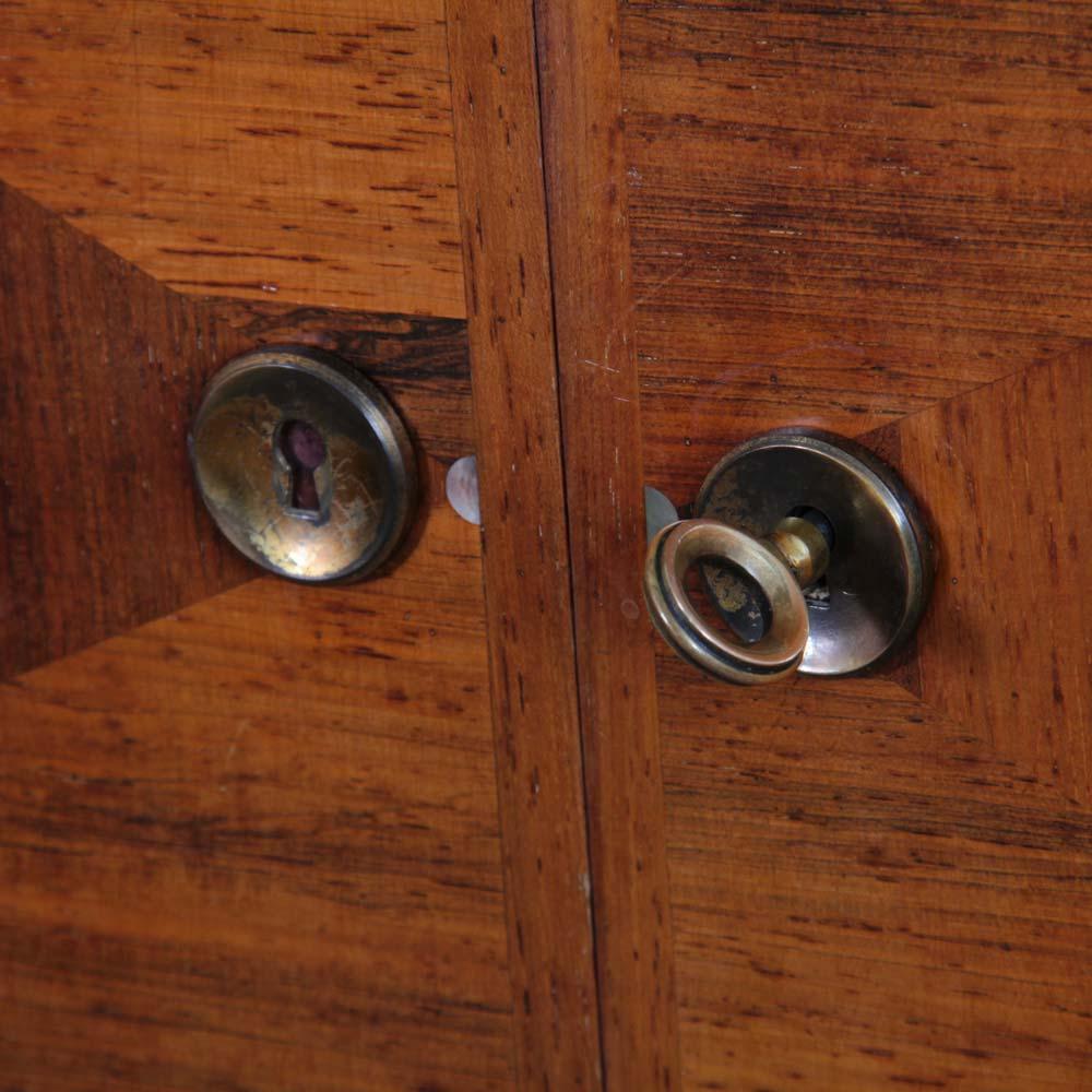 Ottone Large cabinet in mahogany, oak and mother-of-pearl from the 1940s in vendita