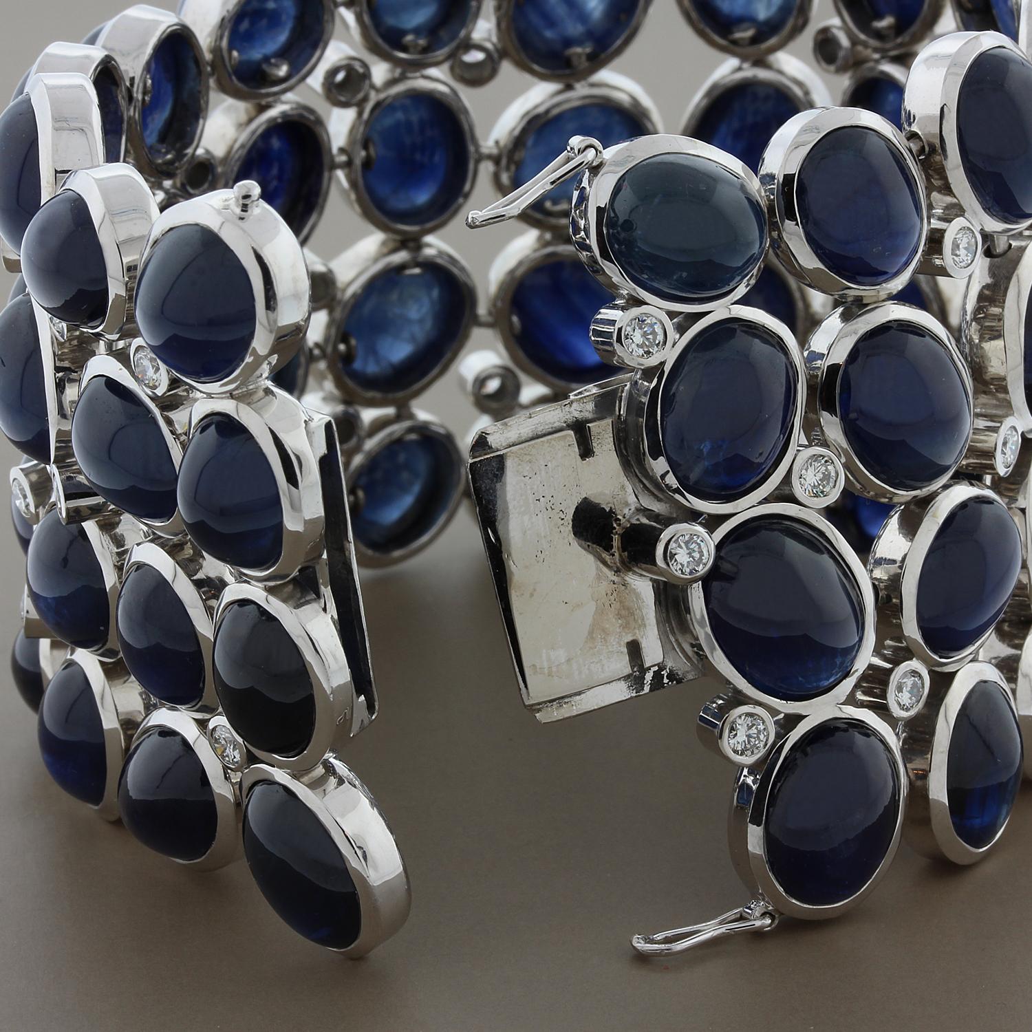 Großes Goldarmband mit blauem Cabochon-Saphir und Diamant im Zustand „Neu“ im Angebot in Beverly Hills, CA