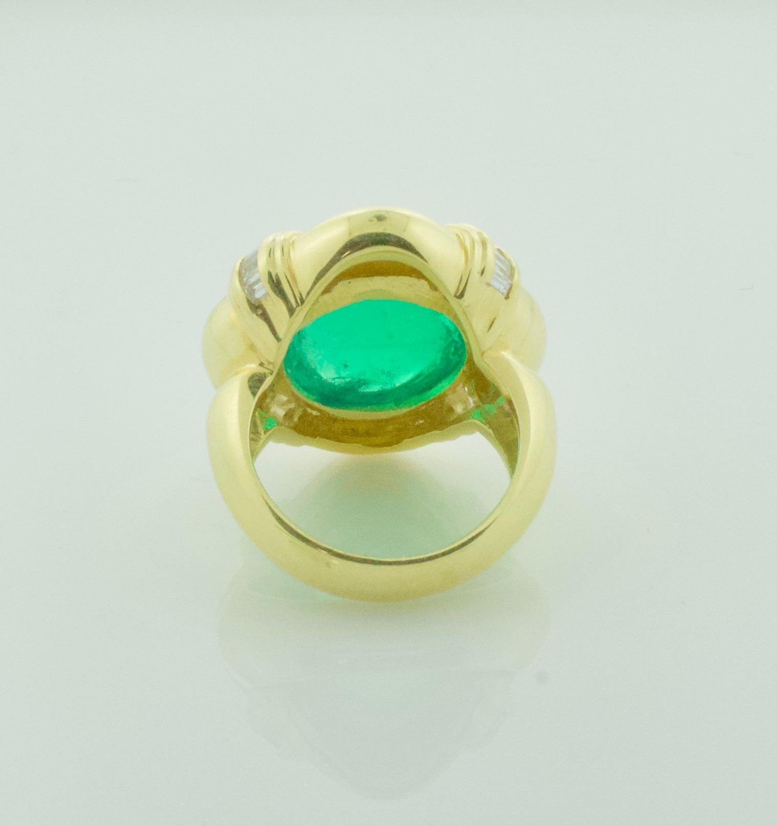 Women's or Men's Large Cabochon Emerald and Diamond Ring in 18k Yellow Gold For Sale