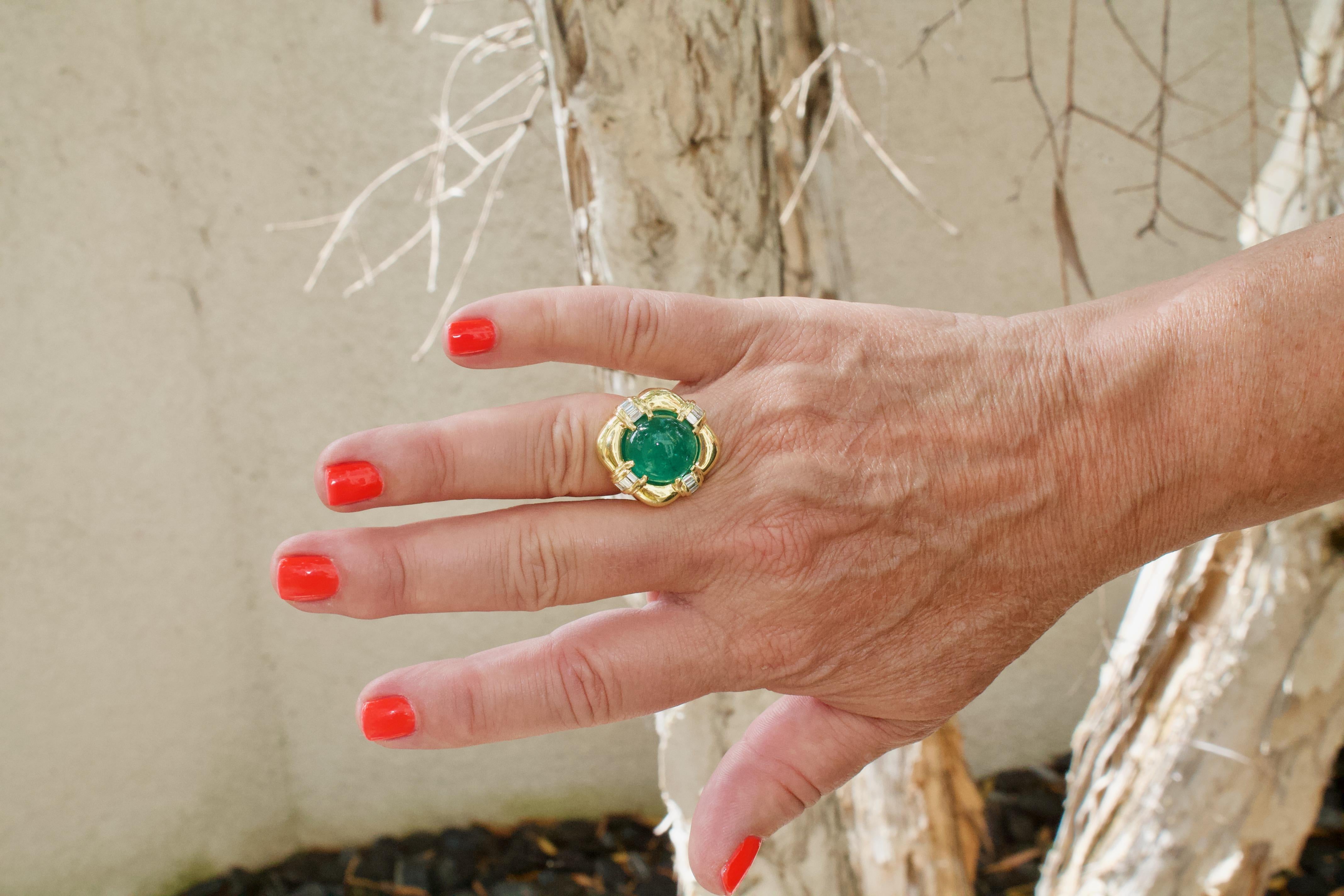 Large Cabochon Emerald and Diamond Ring in 18k Yellow Gold For Sale 1