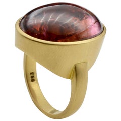 Grande bague en or 18 carats avec cabochon de tourmaline rubélite et tourmaline