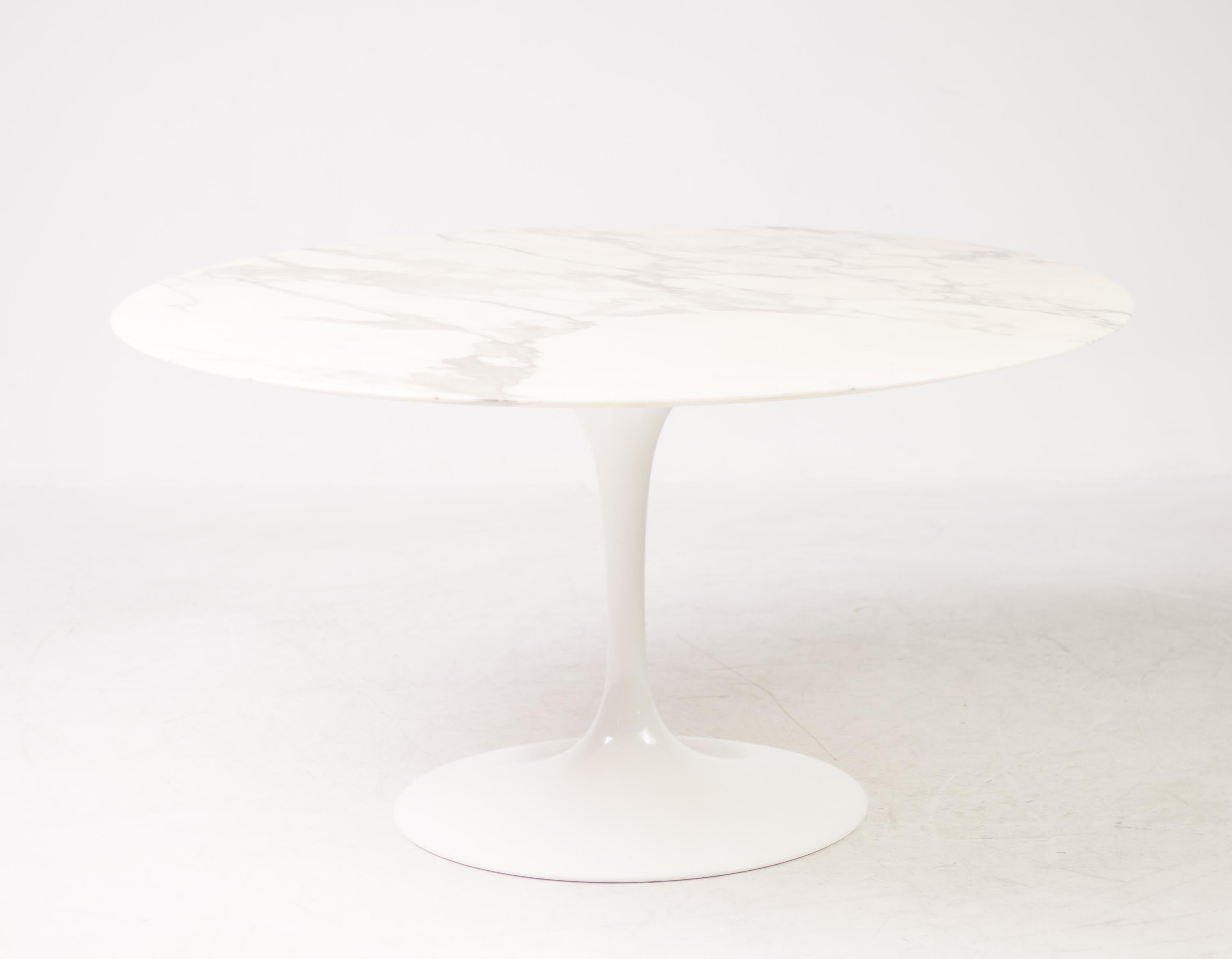 Large Calacatta Marble Dining Table by Eero Saarinen for Knoll International 3