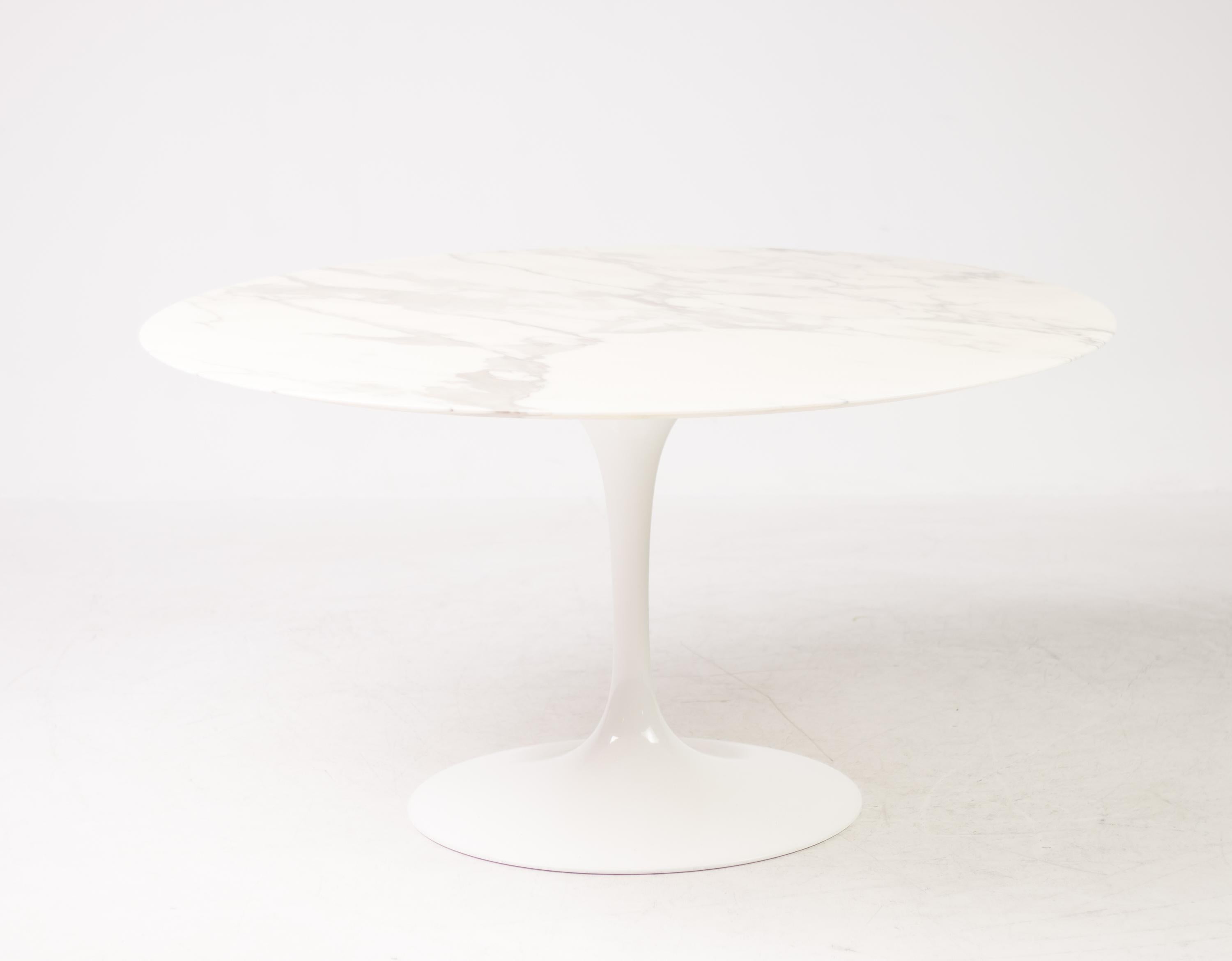 Large Calacatta Marble Dining Table by Eero Saarinen for Knoll International 4