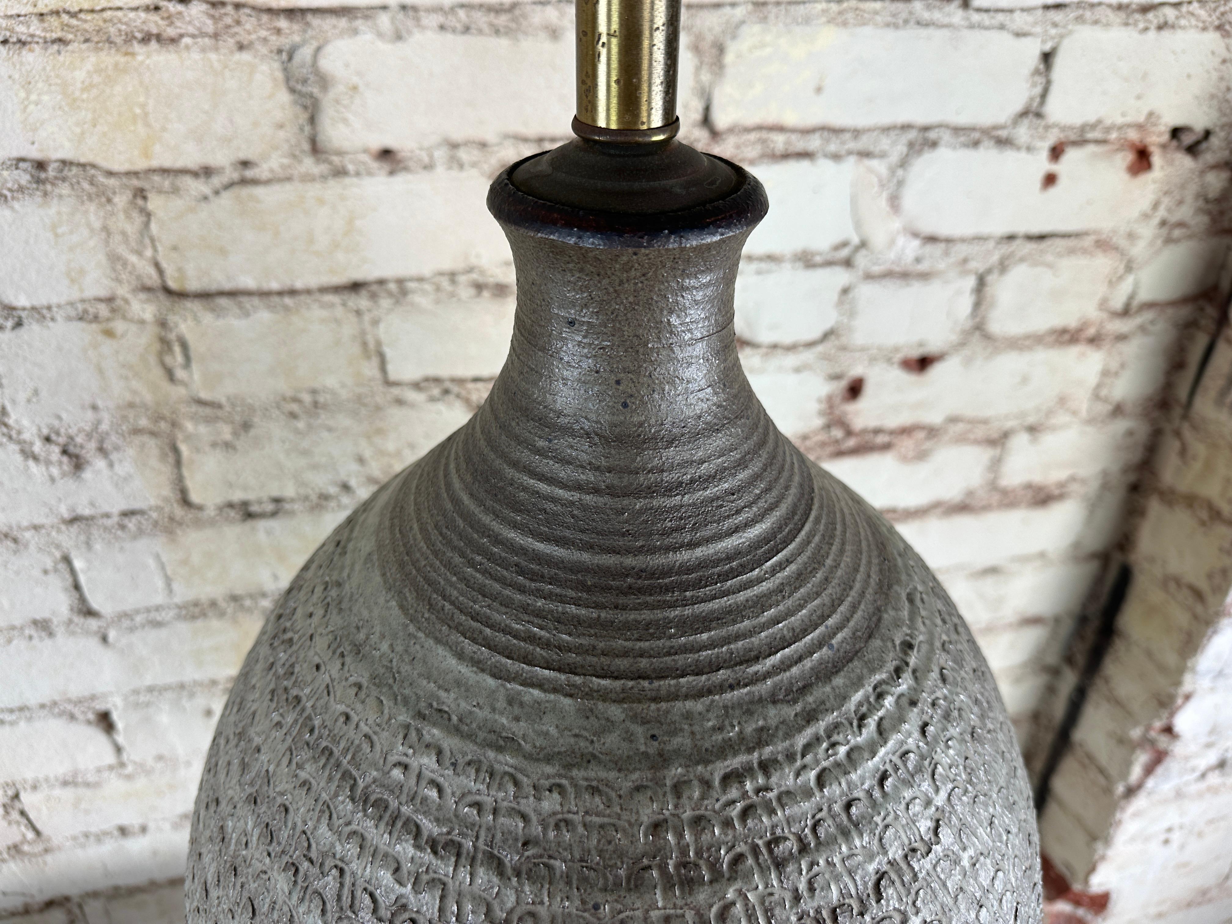 XX secolo Lampada da tavolo grande in ceramica californiana di Bob Kinzie in vendita
