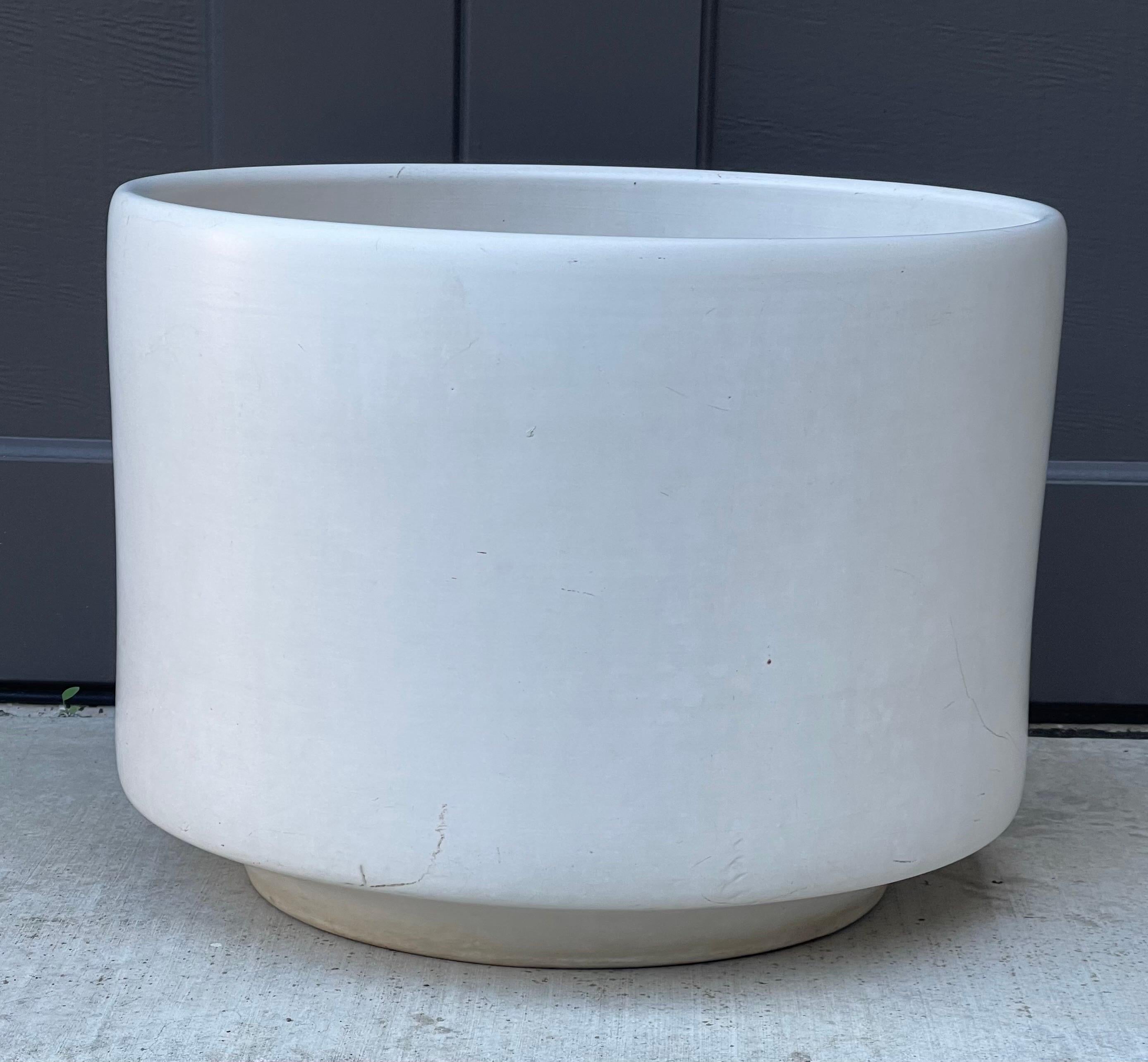 Jardinera grande de cerámica MCM de diseño californiano de Gainey Estadounidense en venta