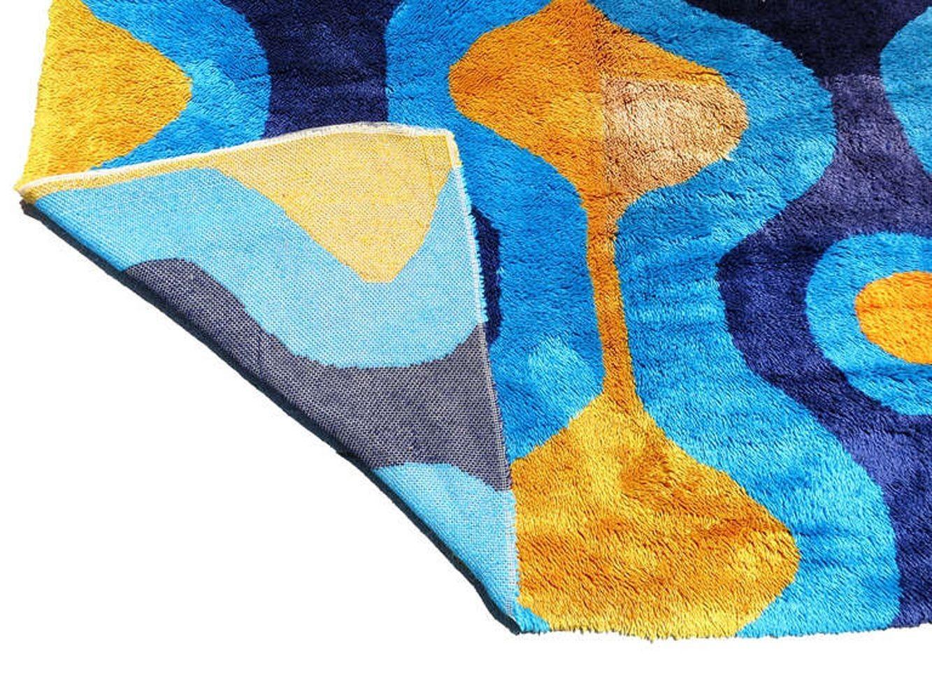 Large California Hand Hooked Abstract Shag Rug In Excellent Condition For Sale In Van Nuys, CA