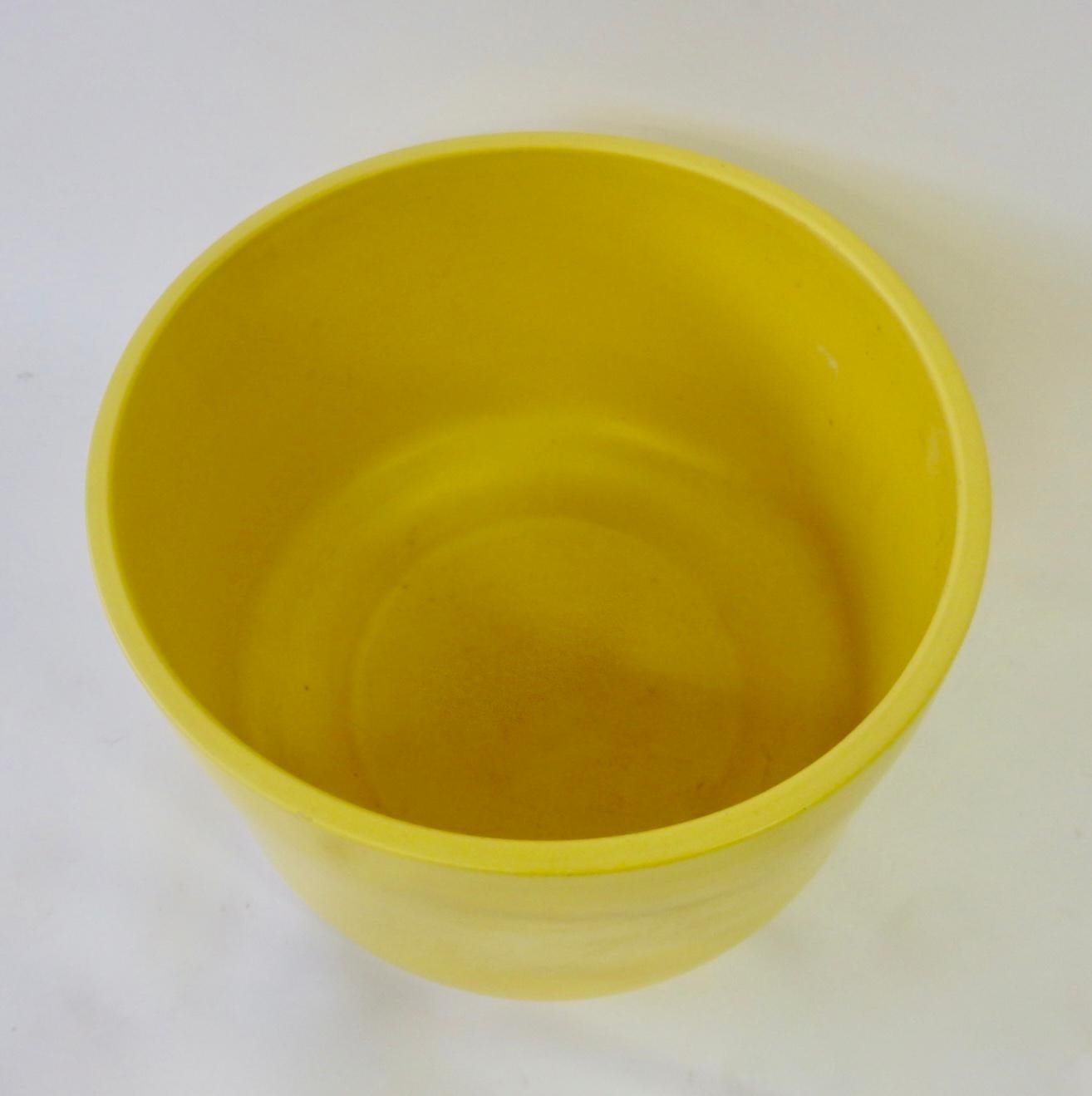 20ième siècle Grand pot à plantes jaune moderne californien de Gainey