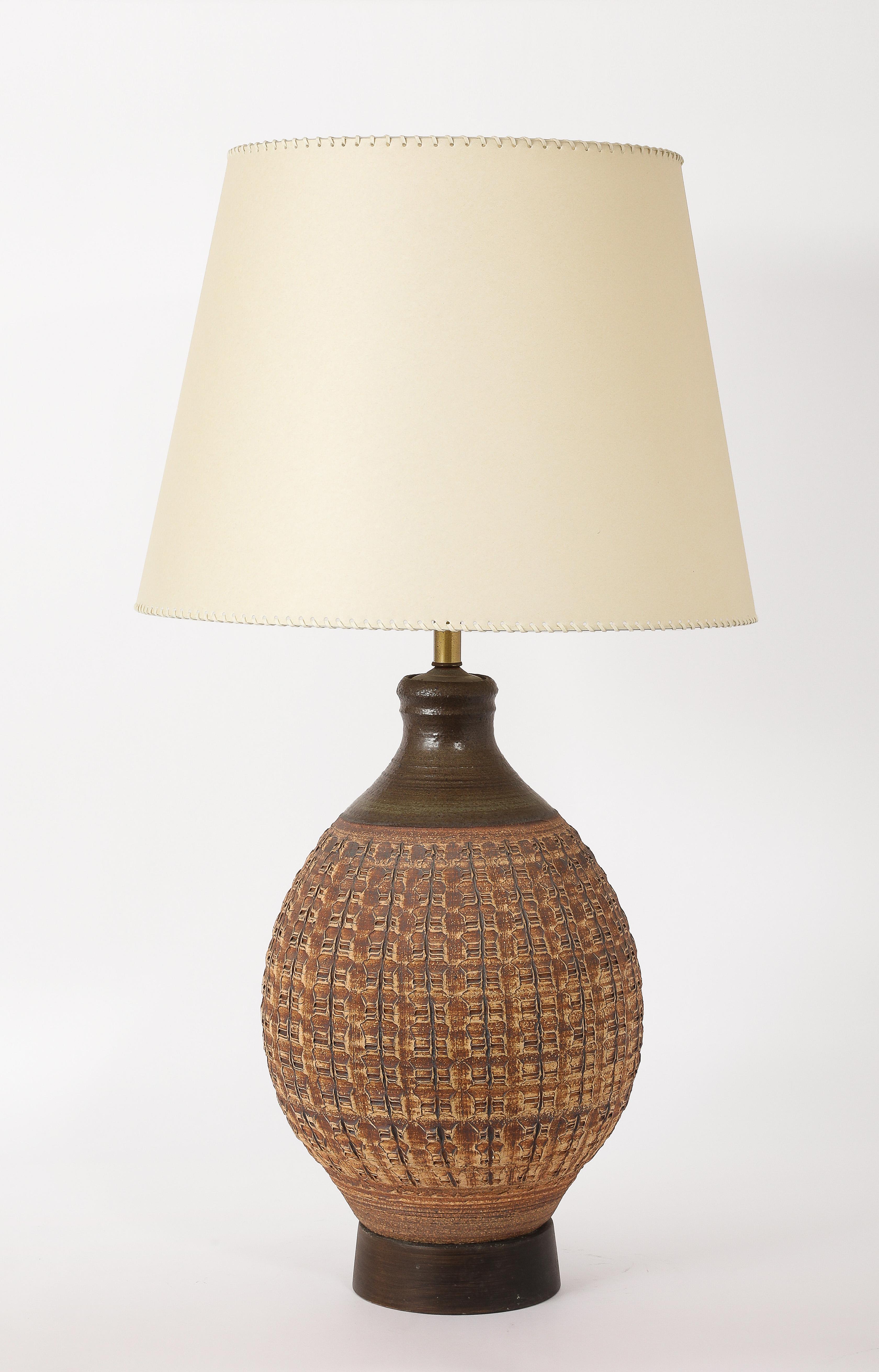 Large ceramic table lamp with a green stem and an elaborate pattern incised around it’s entire middle and lower surface.

38x22
Base Only 22x15