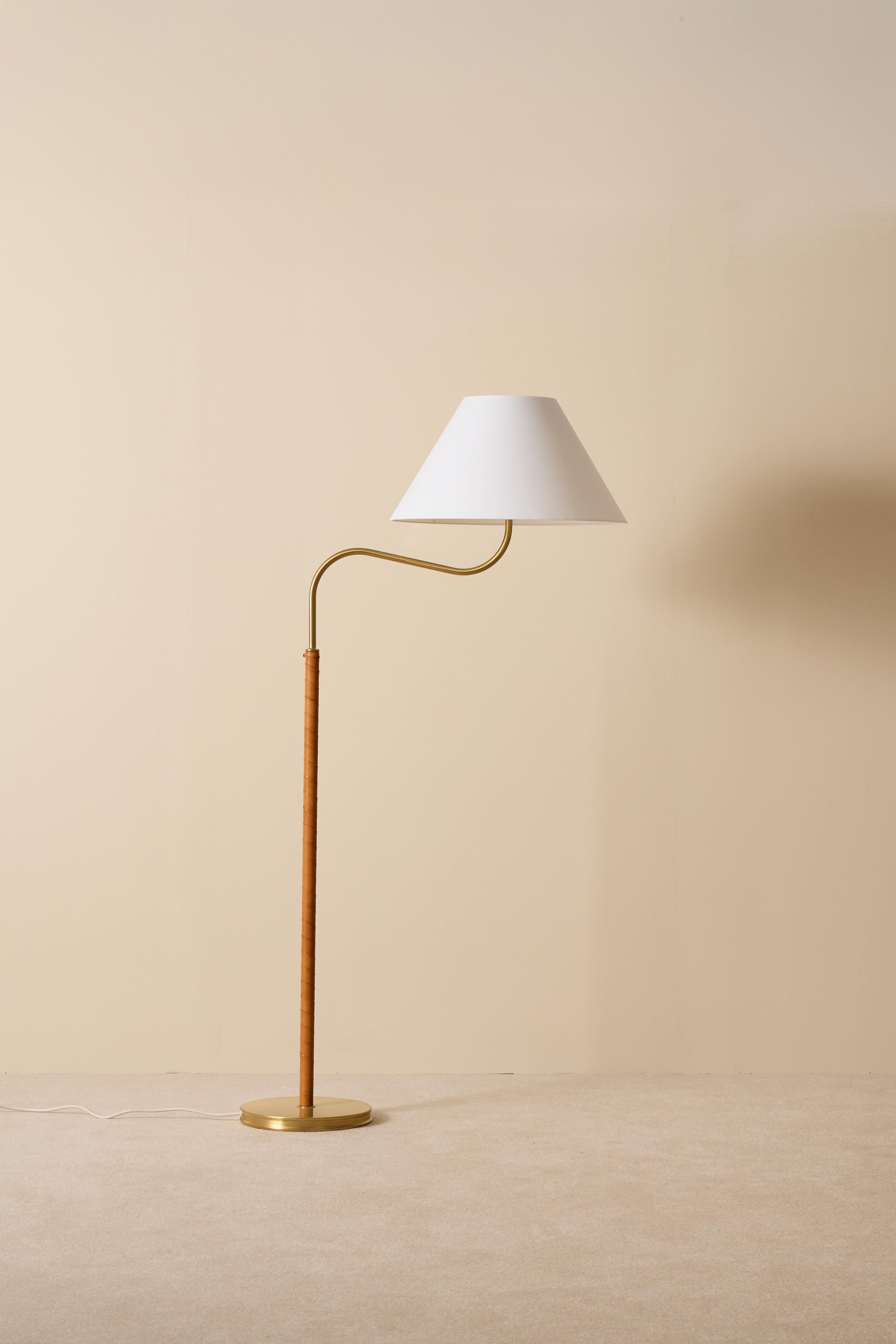 Designed by Josef Frank in 1939.
New leather and original Svenskt tenn lampshade.