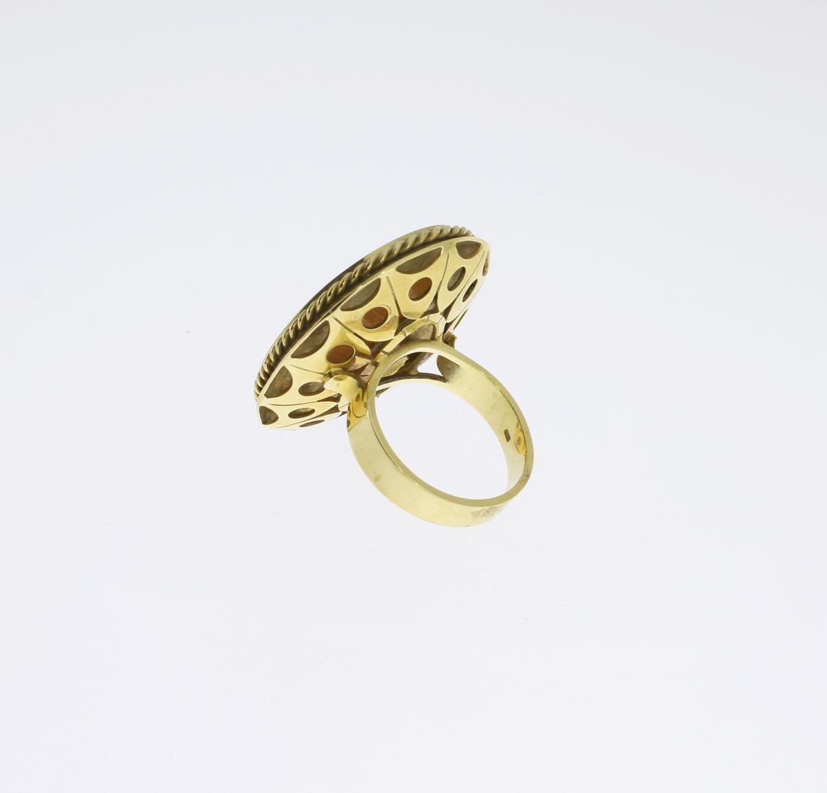 Large Cameo Gold Ring In Good Condition For Sale In Berlin, DE