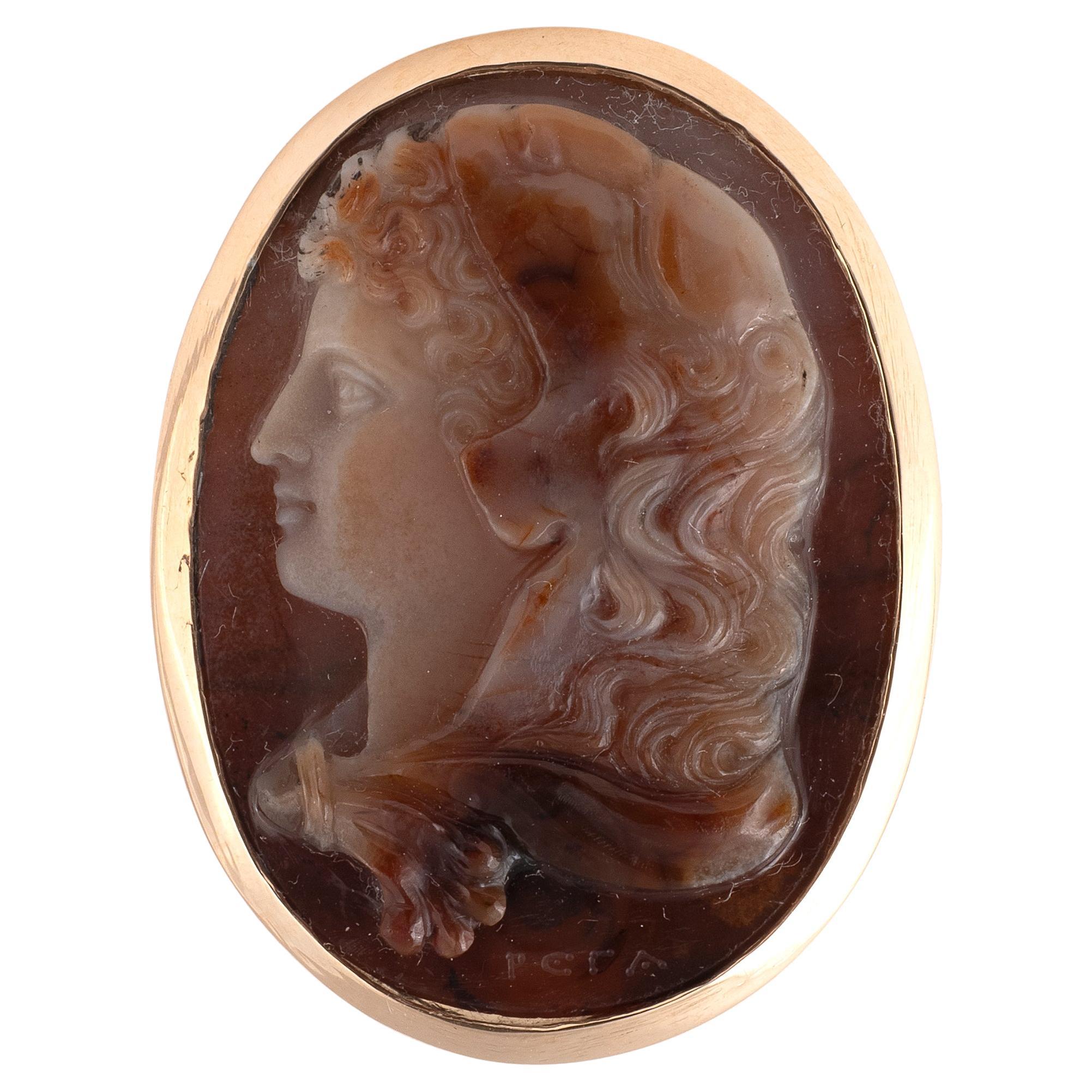 Néoclassique A Cameo on Agate depicting the profile of Omphale signed Filippo Rega 1761-1833 en vente
