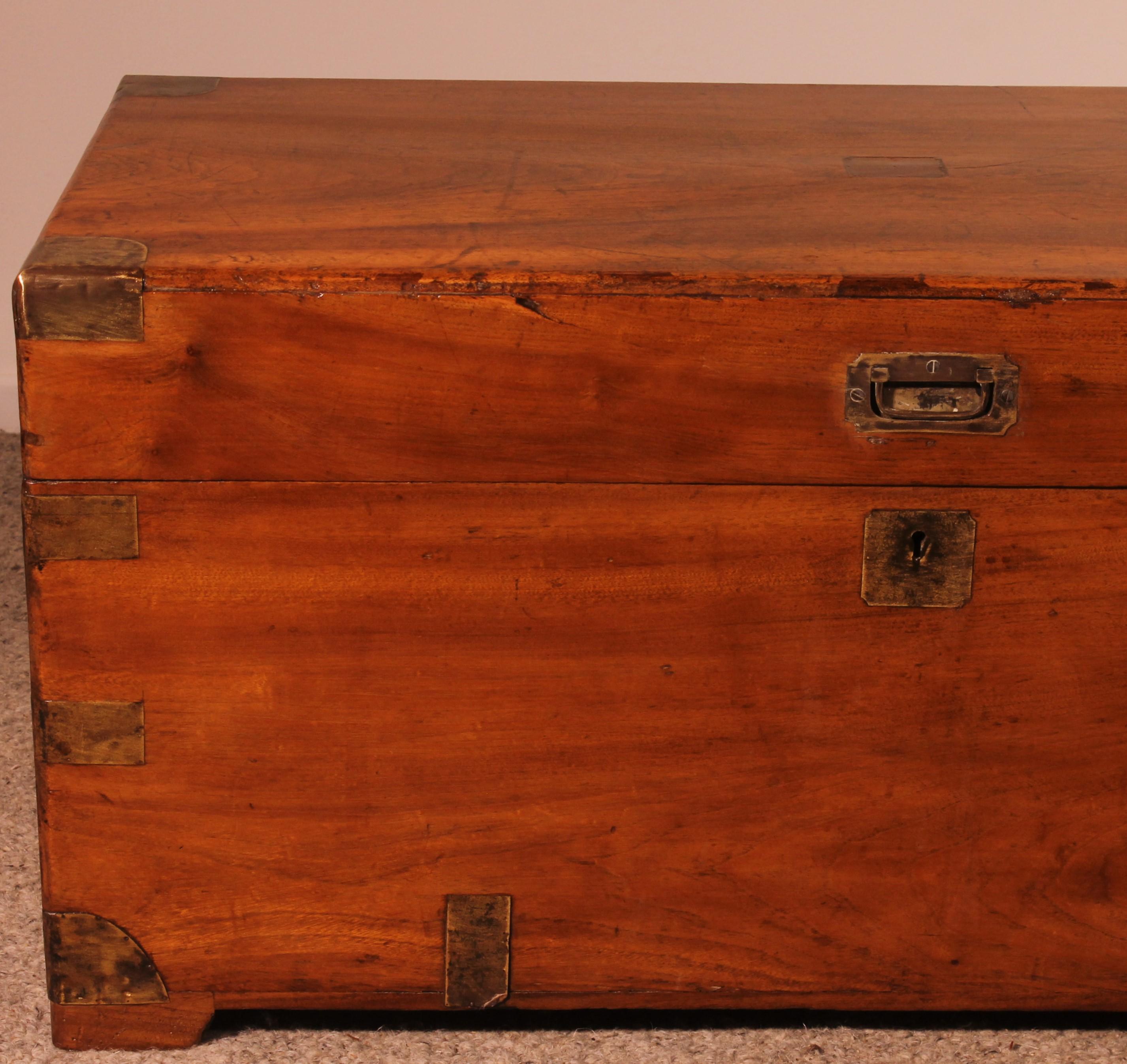 British Large Campaign Chest In Camphor Wood From The 19th Century With Tray For Sale