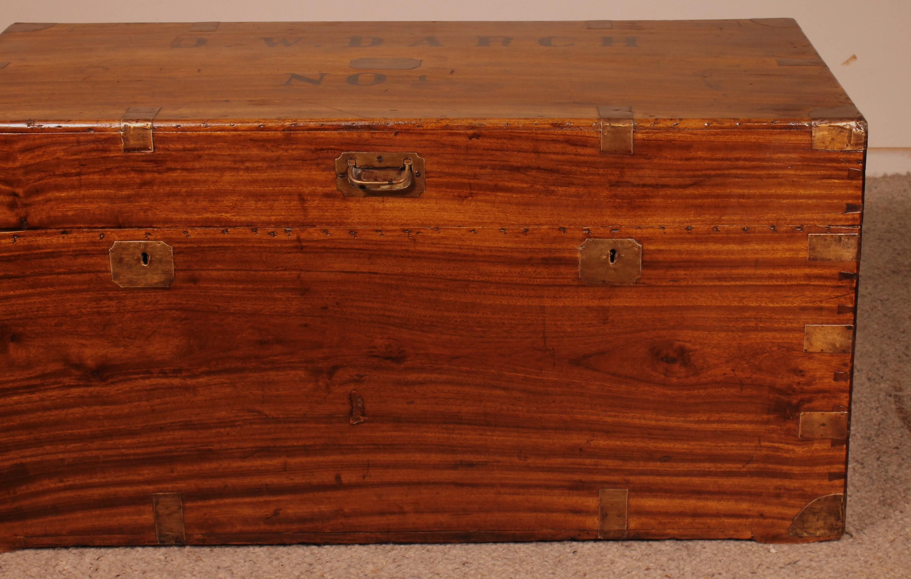 Large Campaign Chest of Captain 0.W Darch N ° 1 in Camphor Wood from 19th Ce For Sale 5