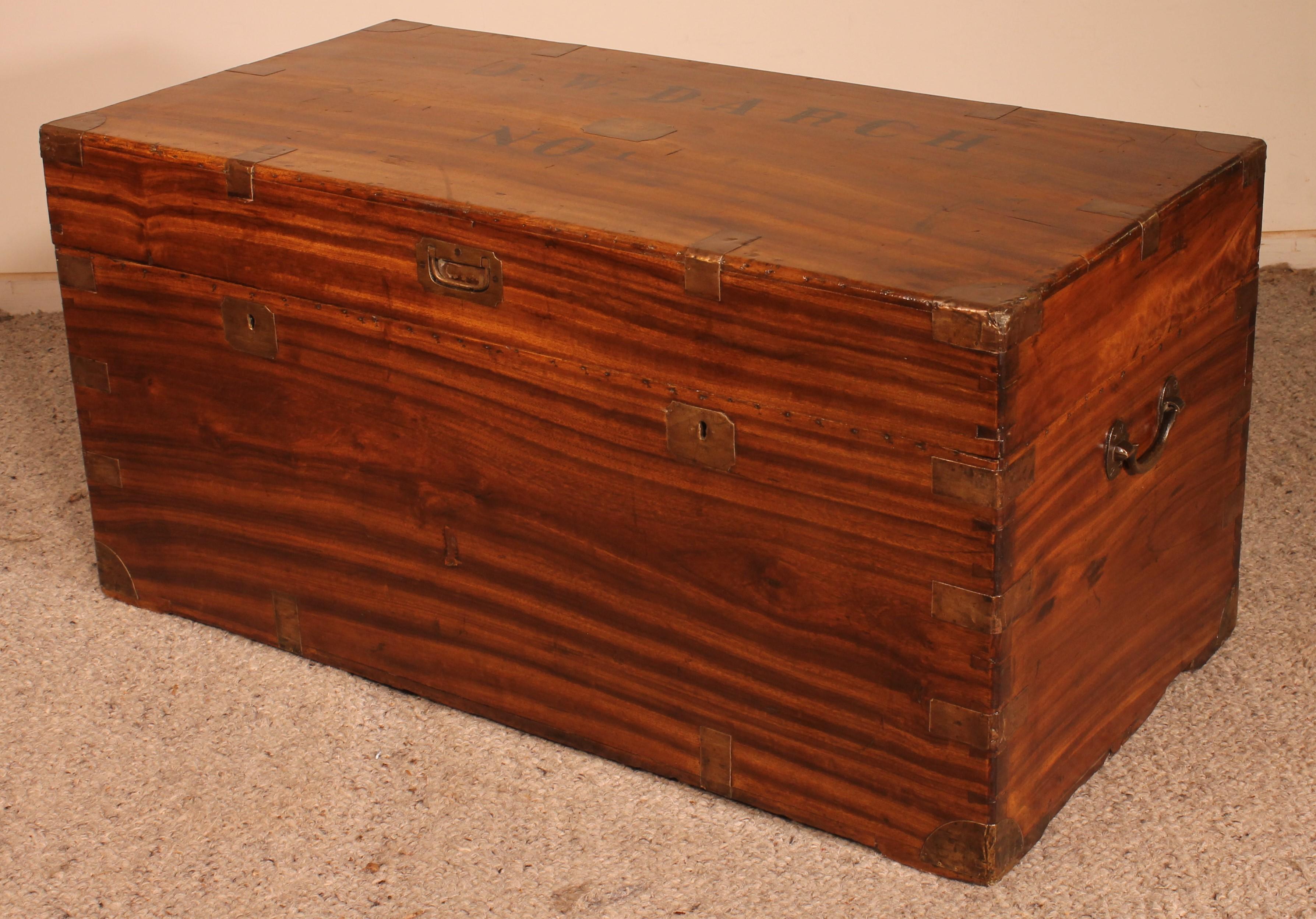 British Large Campaign Chest of Captain 0.W Darch N ° 1 in Camphor Wood from 19th Ce For Sale