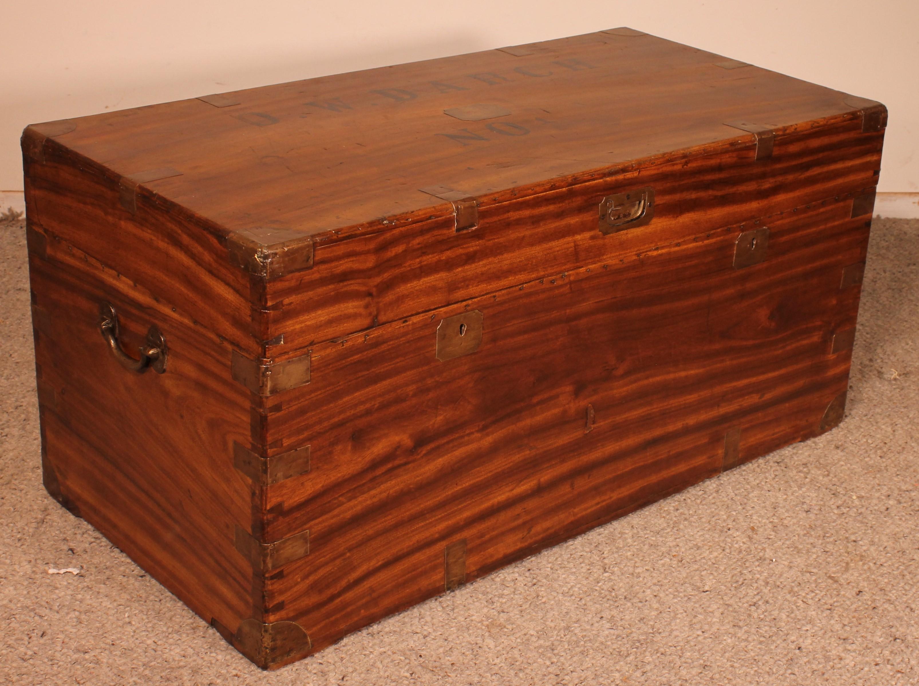 Large Campaign Chest of Captain 0.W Darch N ° 1 in Camphor Wood from 19th Ce For Sale 2