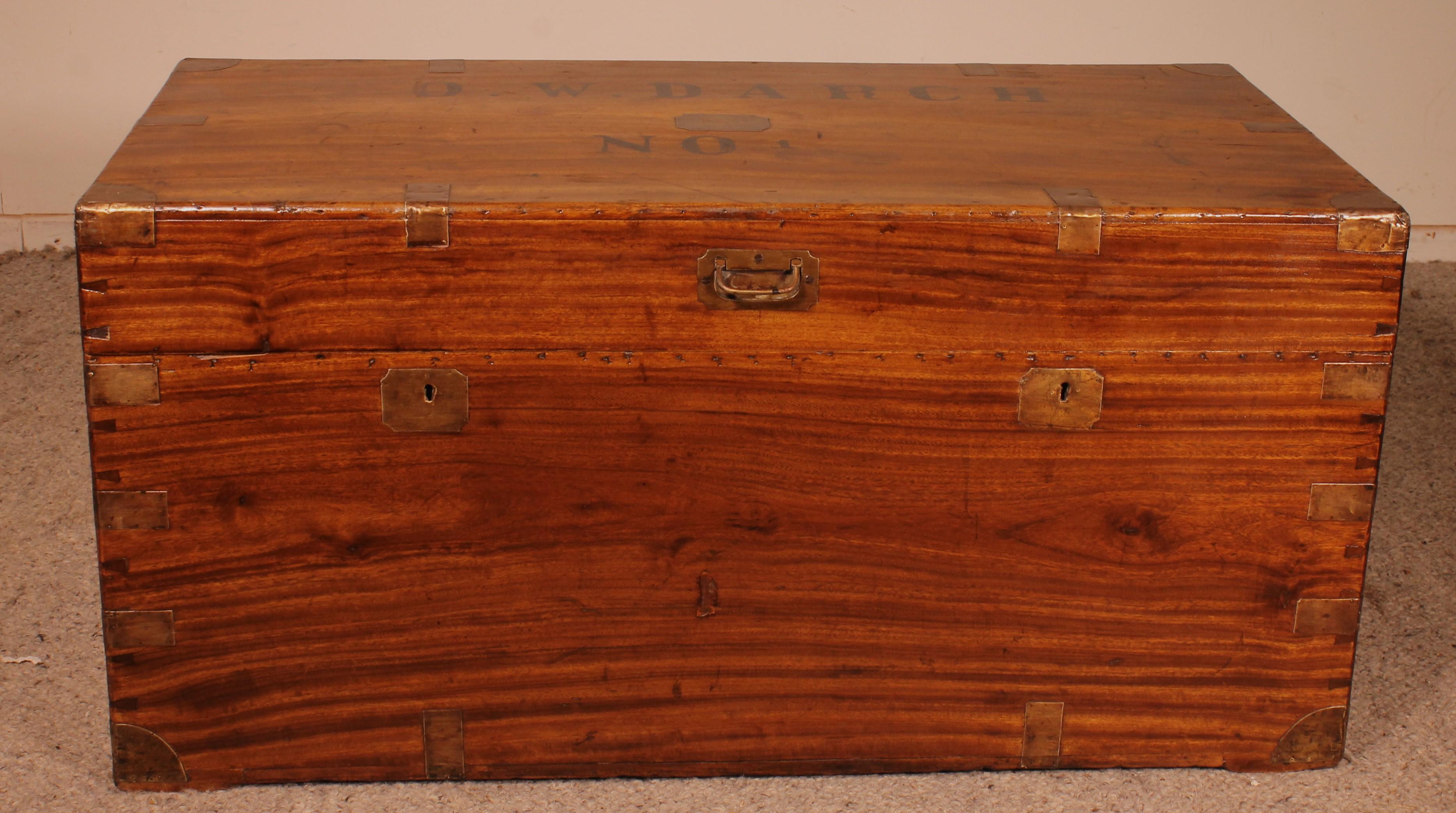 Large Campaign Chest of Captain 0.W Darch N ° 1 in Camphor Wood from 19th Ce For Sale 4