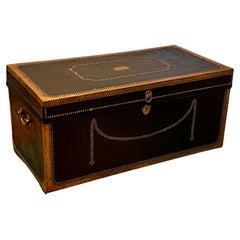 Grande baule da campagna in legno di canfora e pelle, Inghilterra, circa:1820