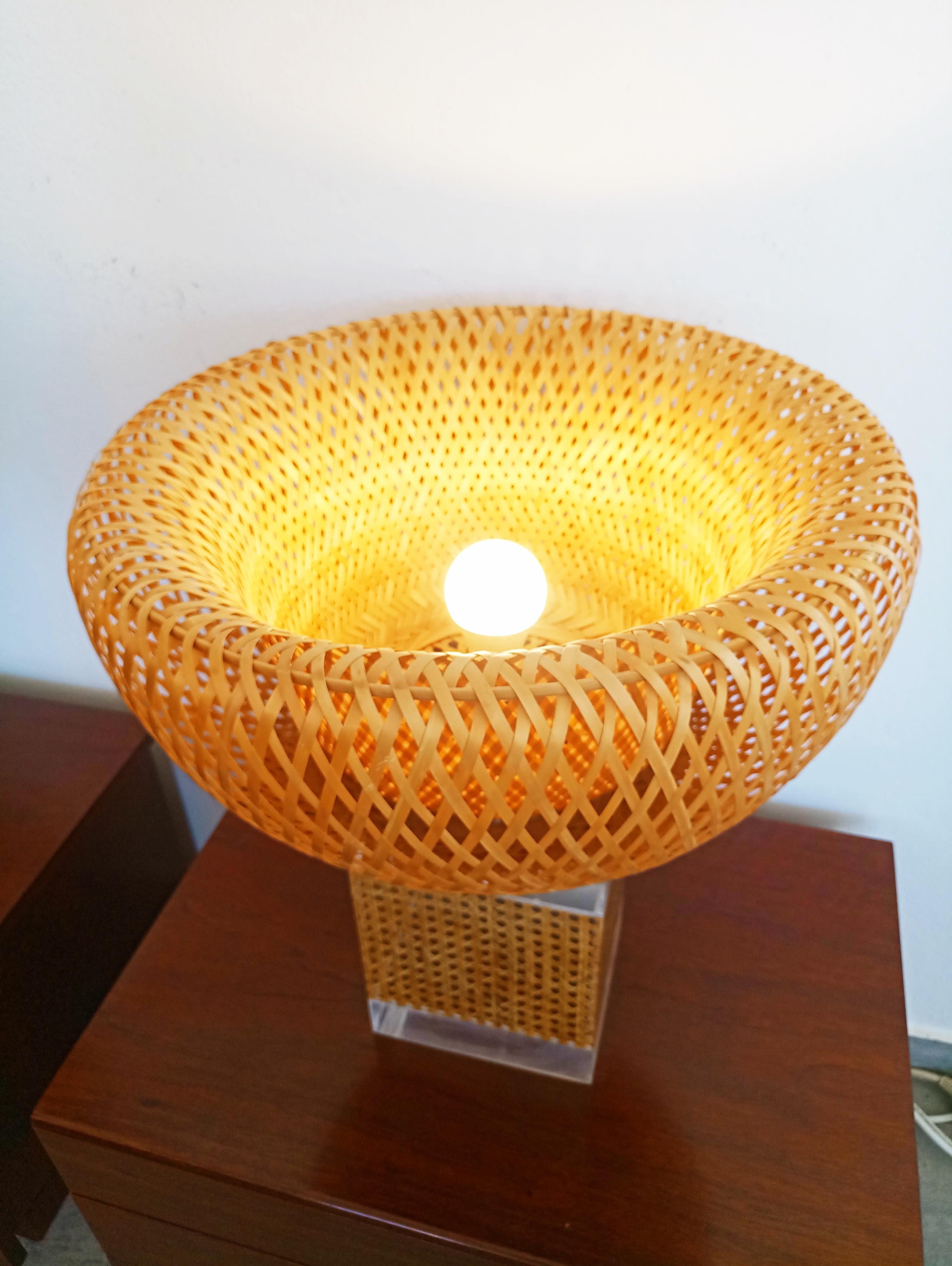 Large Caning and Lucite Table Lamp, France, 1970s In Good Condition For Sale In L'Escala, ES