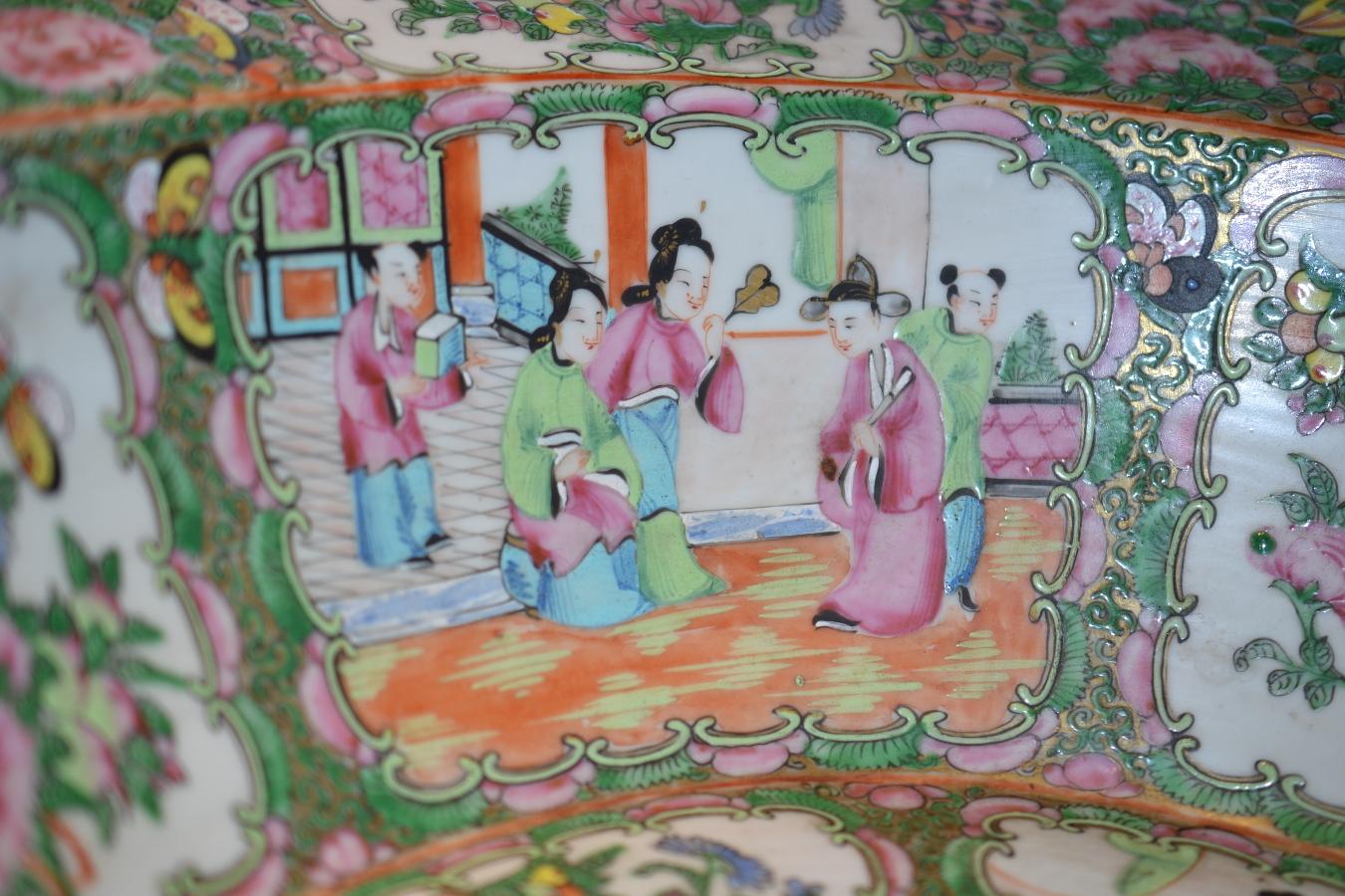 Große kreisförmige Famille-Rose-Schale aus chinesischem Kanton (Viktorianisch) im Angebot