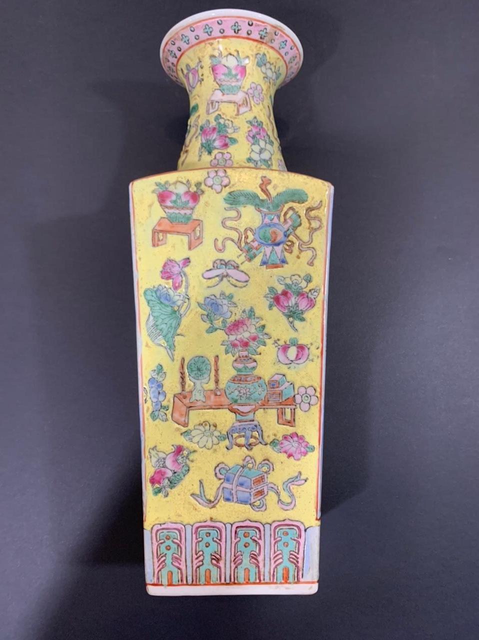Large Canton Porcelain Vase China 19th Century For Sale 5