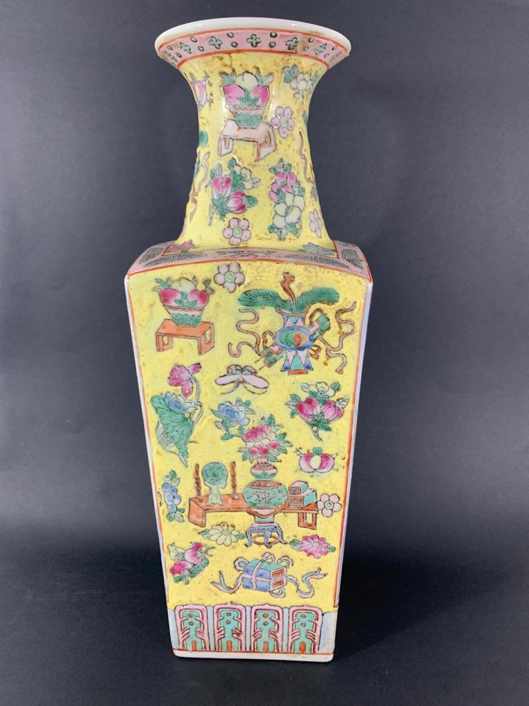 Chinoiserie Large Canton Porcelain Vase China 19th Century For Sale