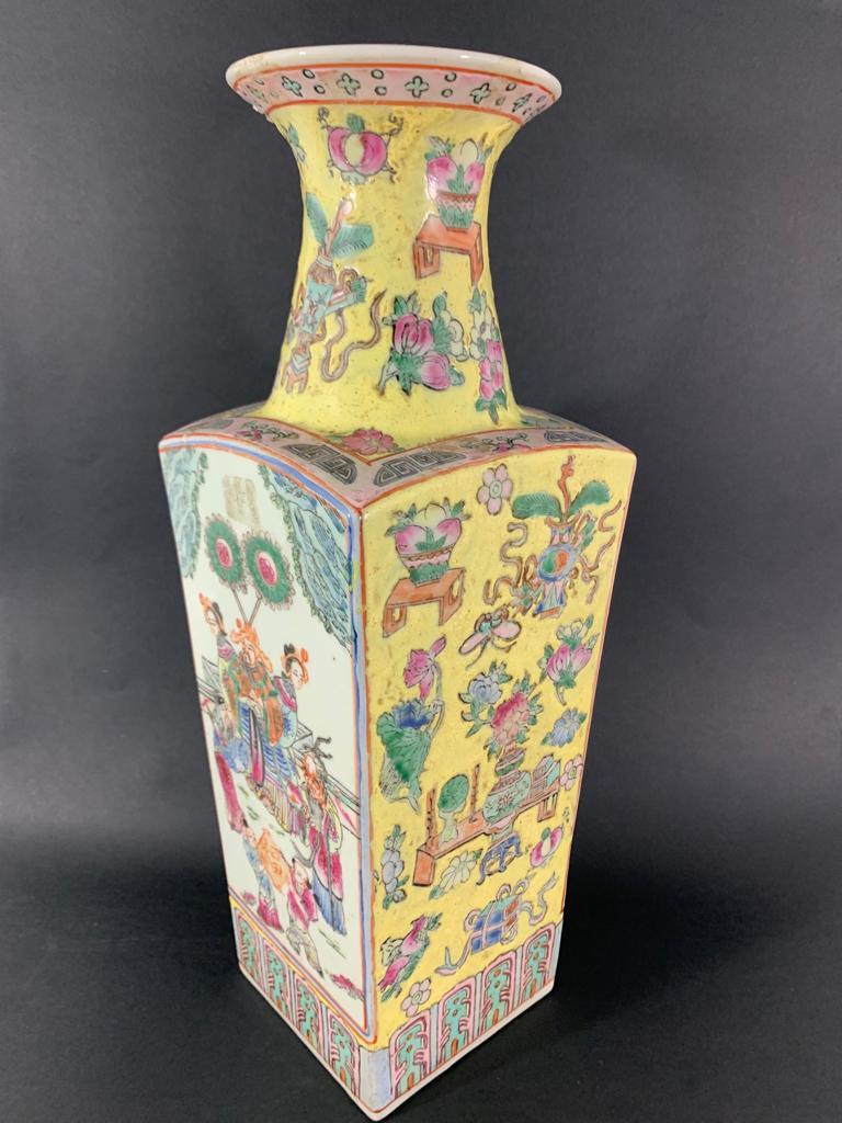 Large Canton Porcelain Vase China 19th Century In Good Condition For Sale In Beuzevillette, FR